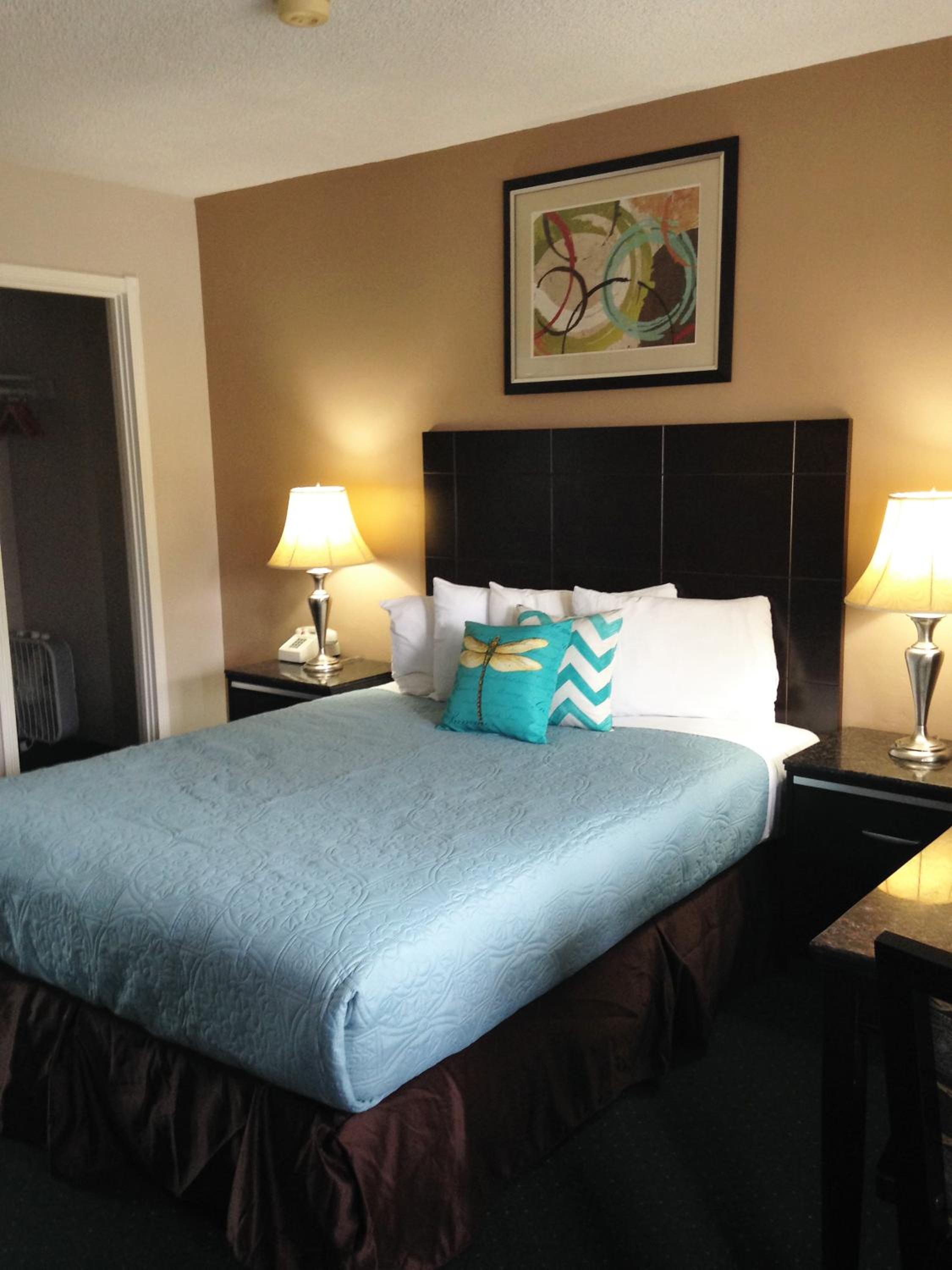 Queen Room - Photo 7