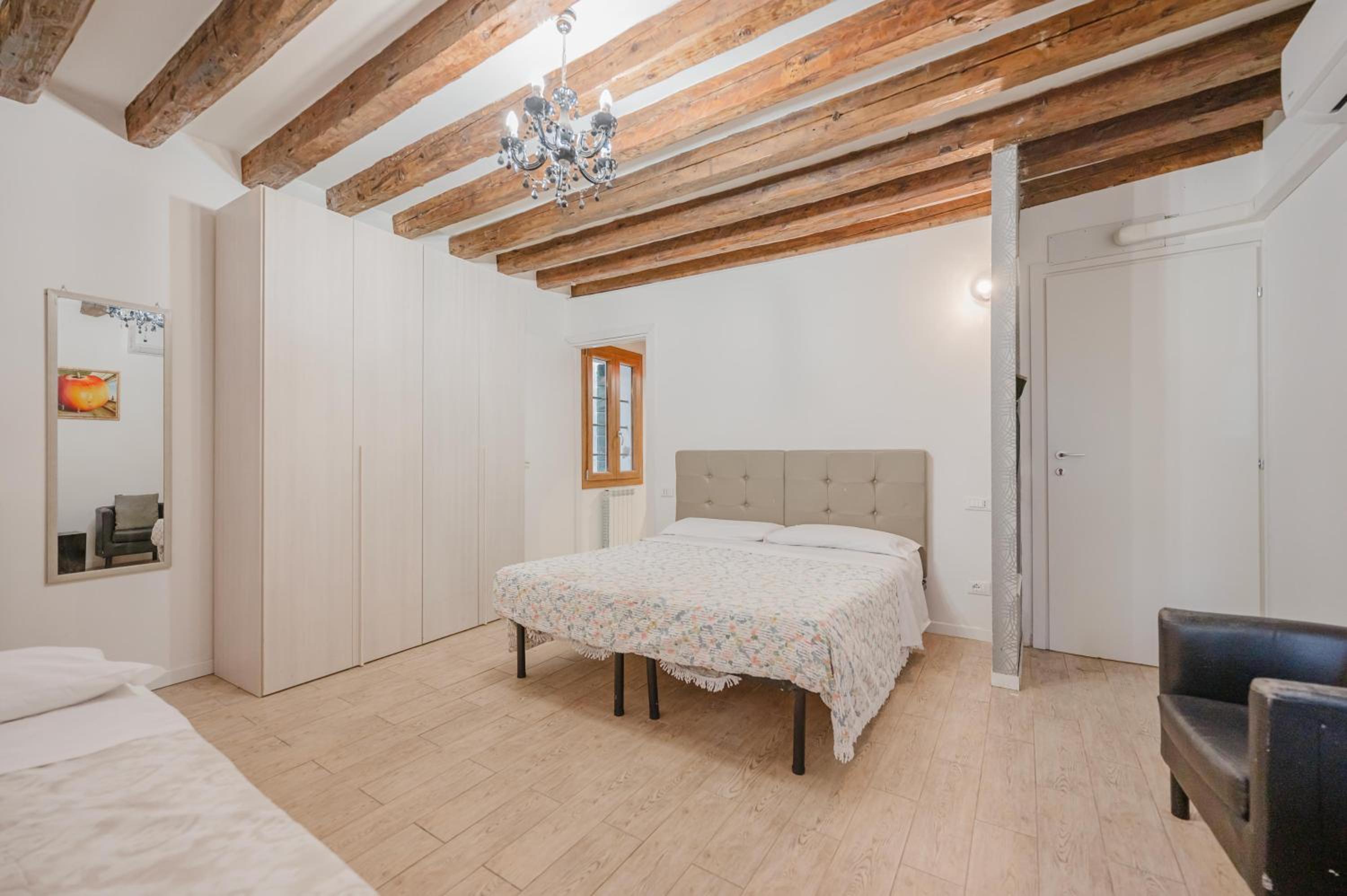 Double Room with Private Bathroom photo 3