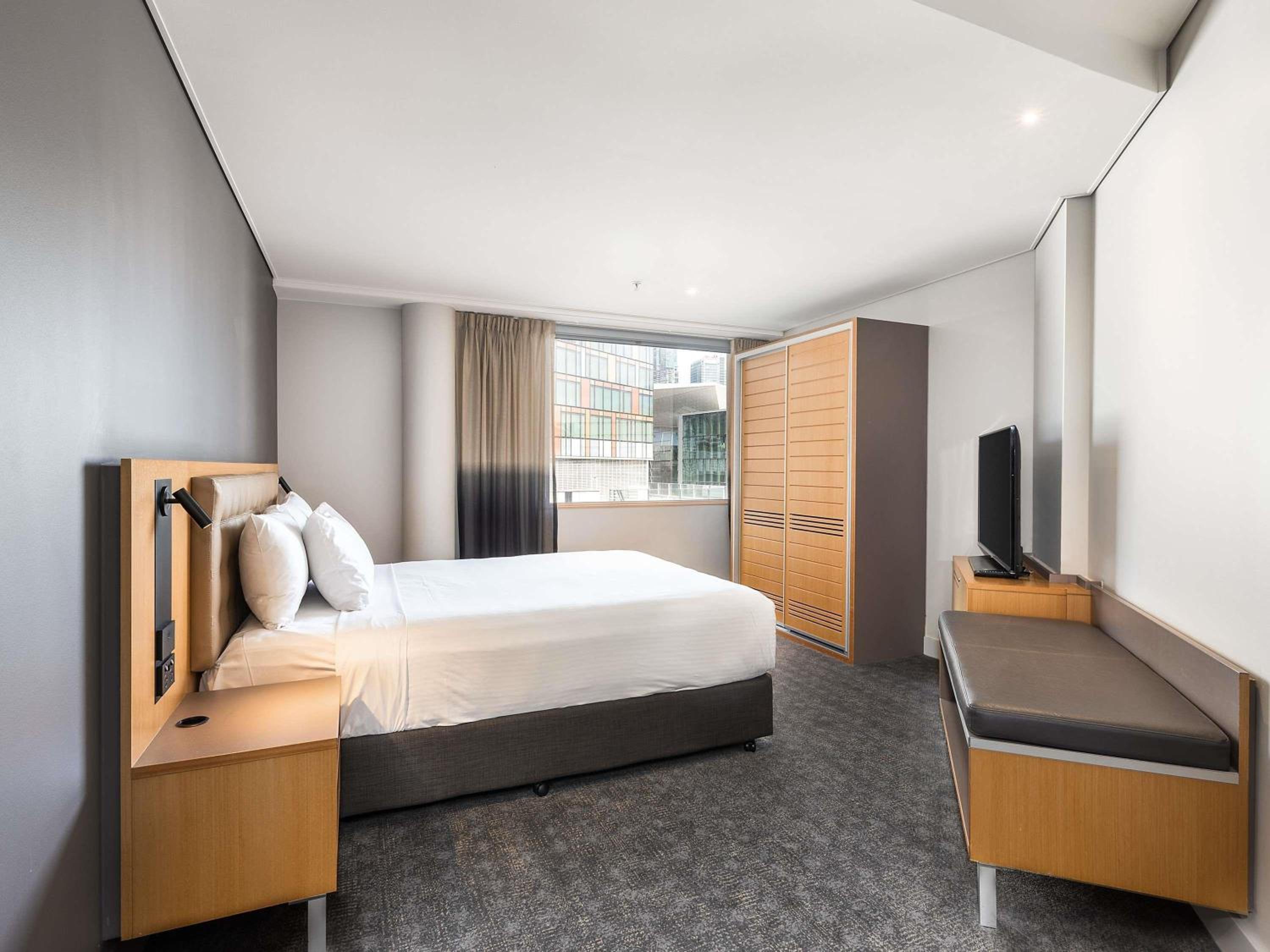 Executive Queen Suite - Harbor Facing