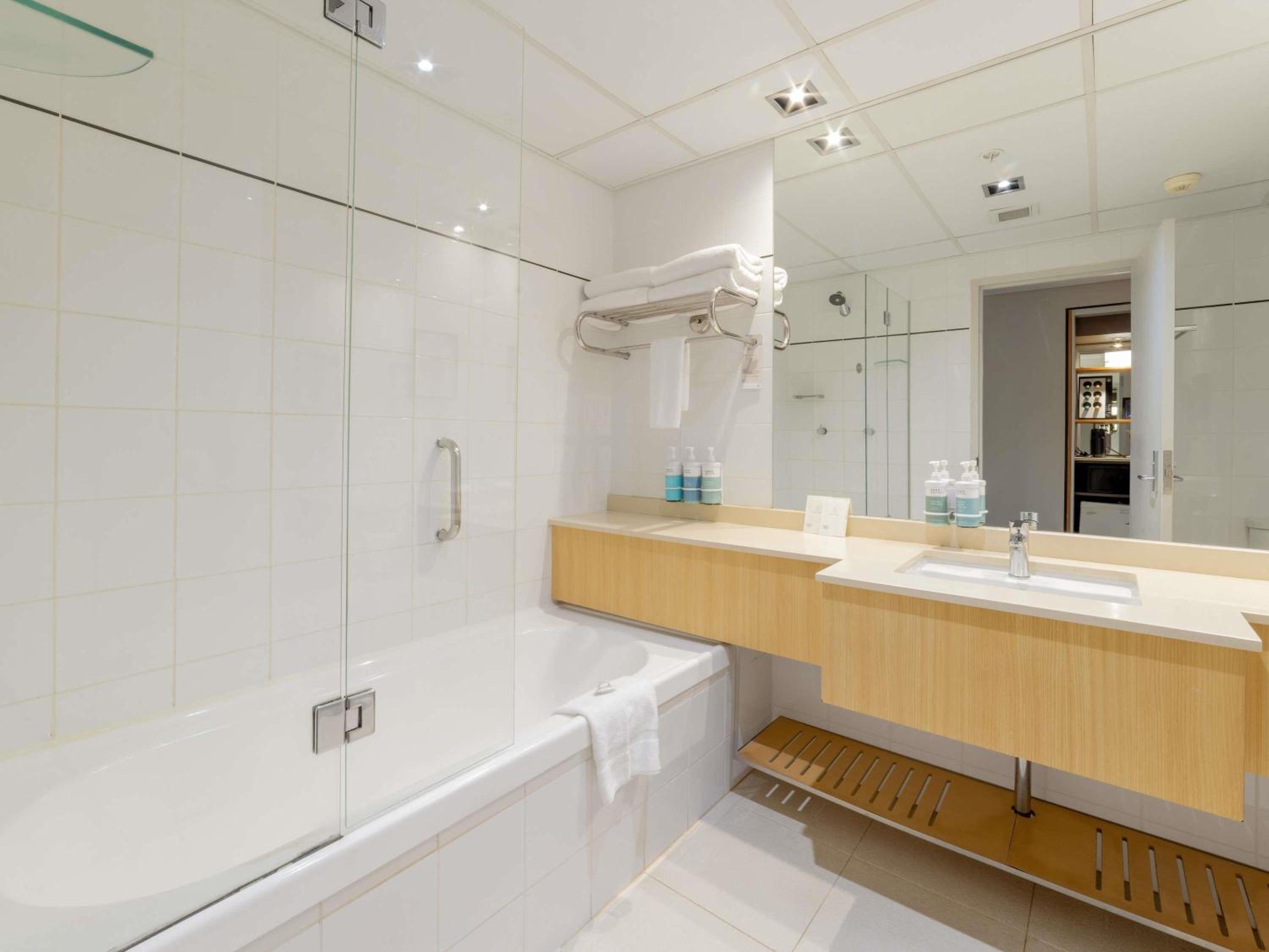 Executive Double Suite with Two Double Beds - Harbor Facing