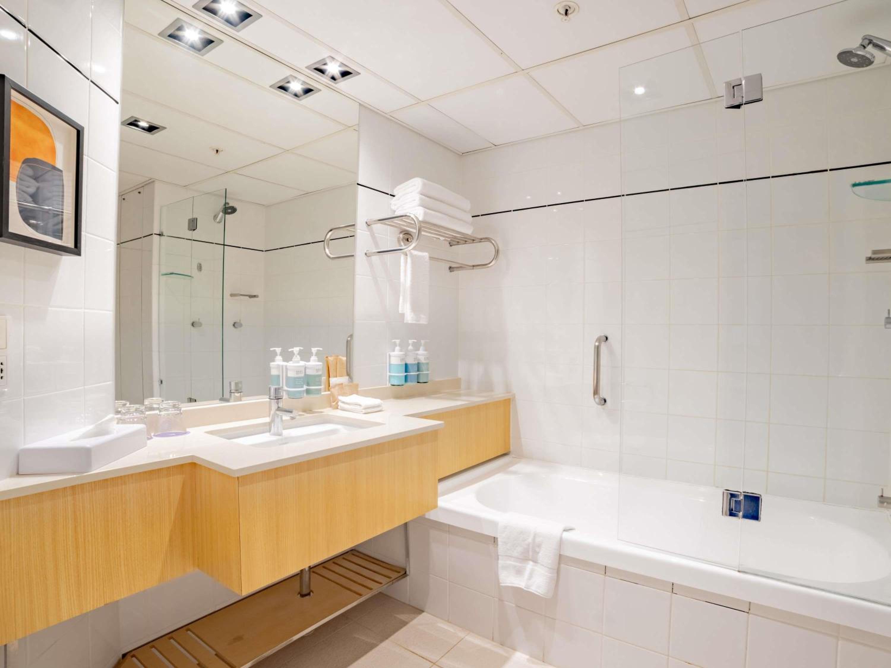 Executive Queen Suite - Harbor Facing
