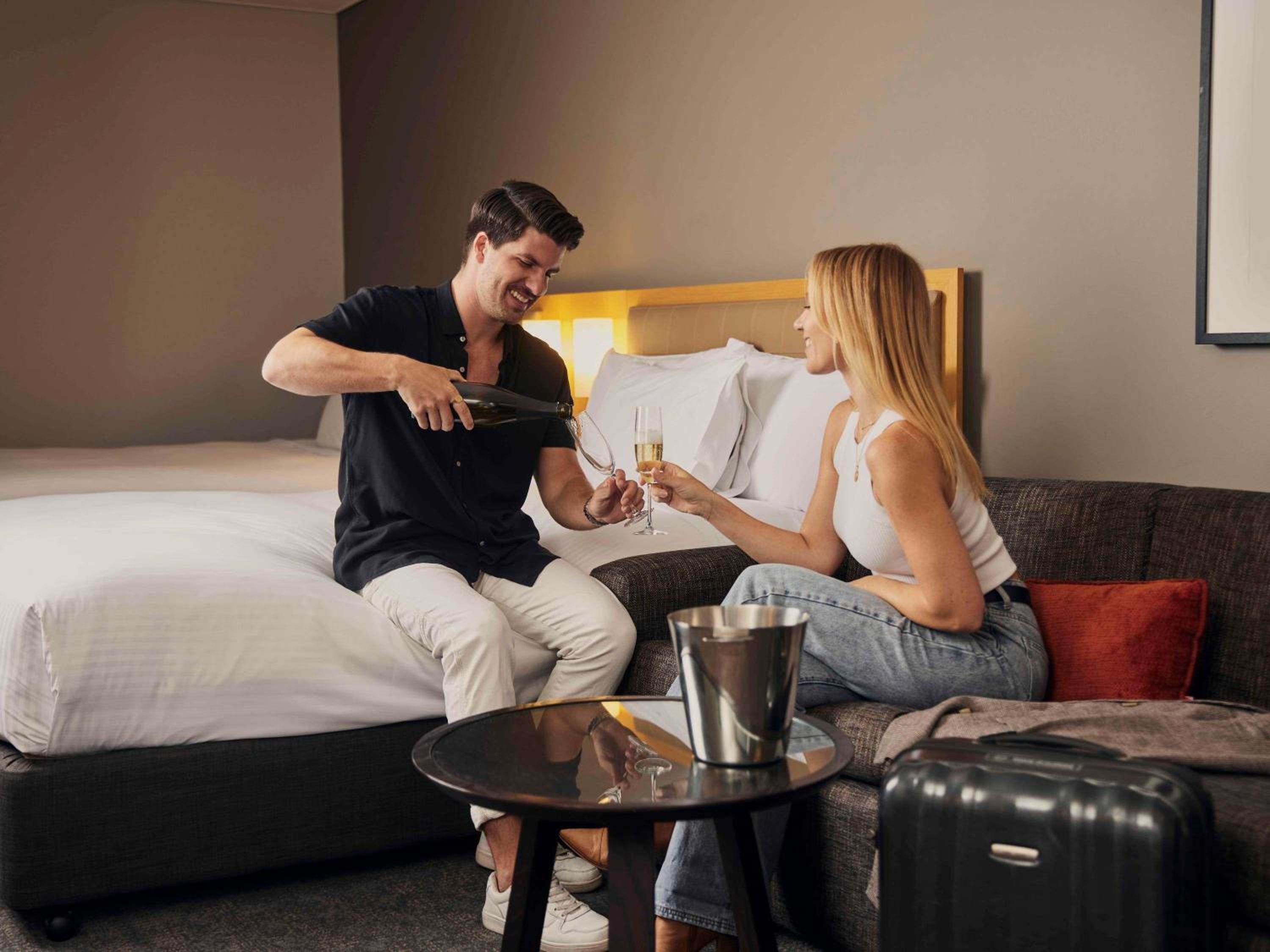 Deluxe Double Room - City Side thumbnail 5