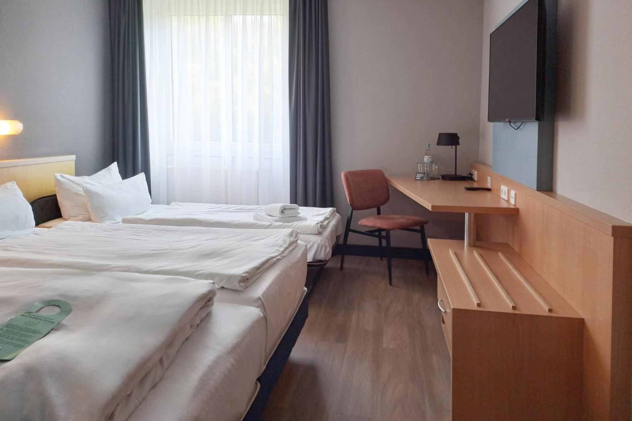 Standard Twin Room with Extra Bed