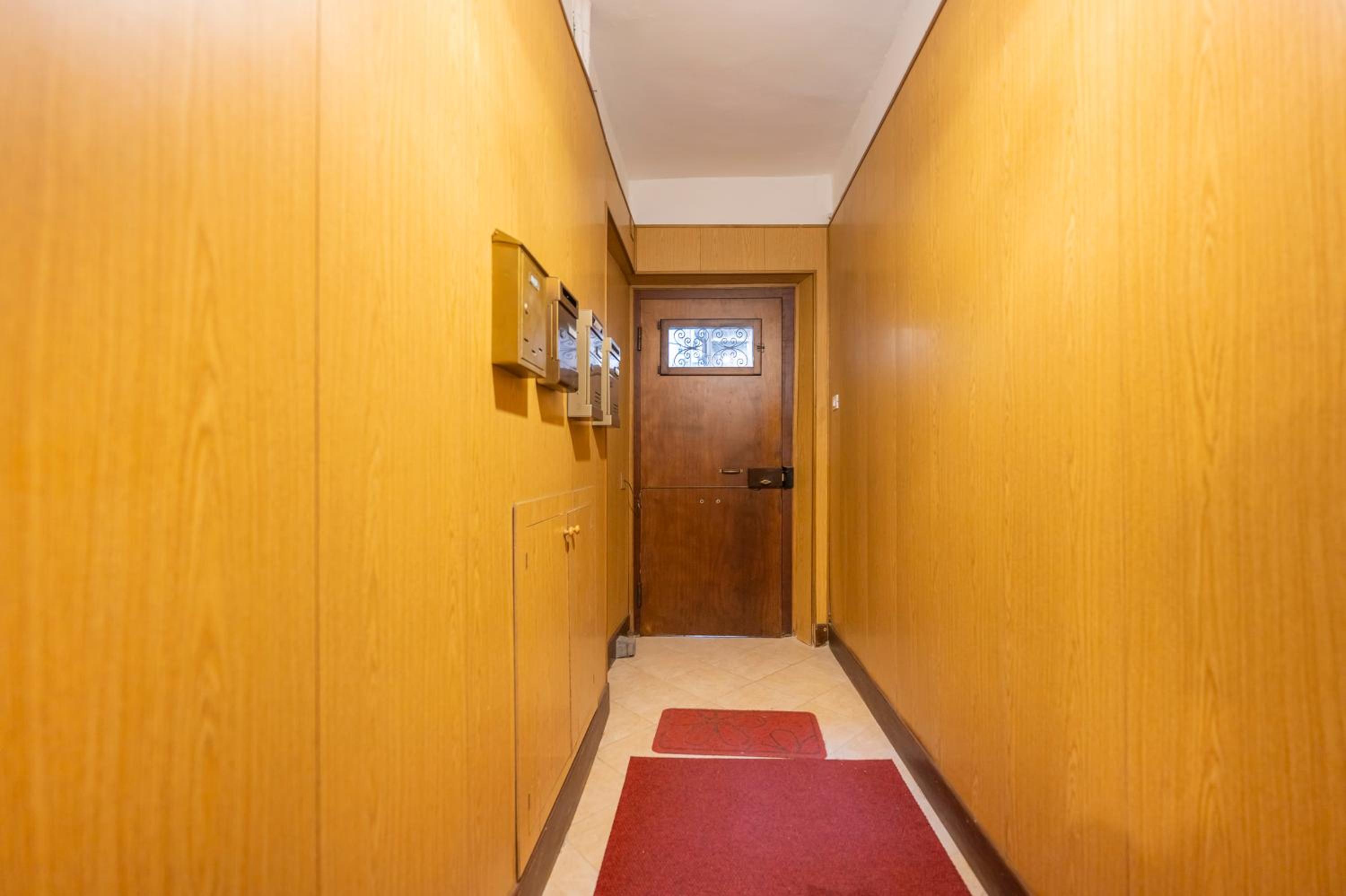 Deluxe One-Bedroom Apartment photo 1