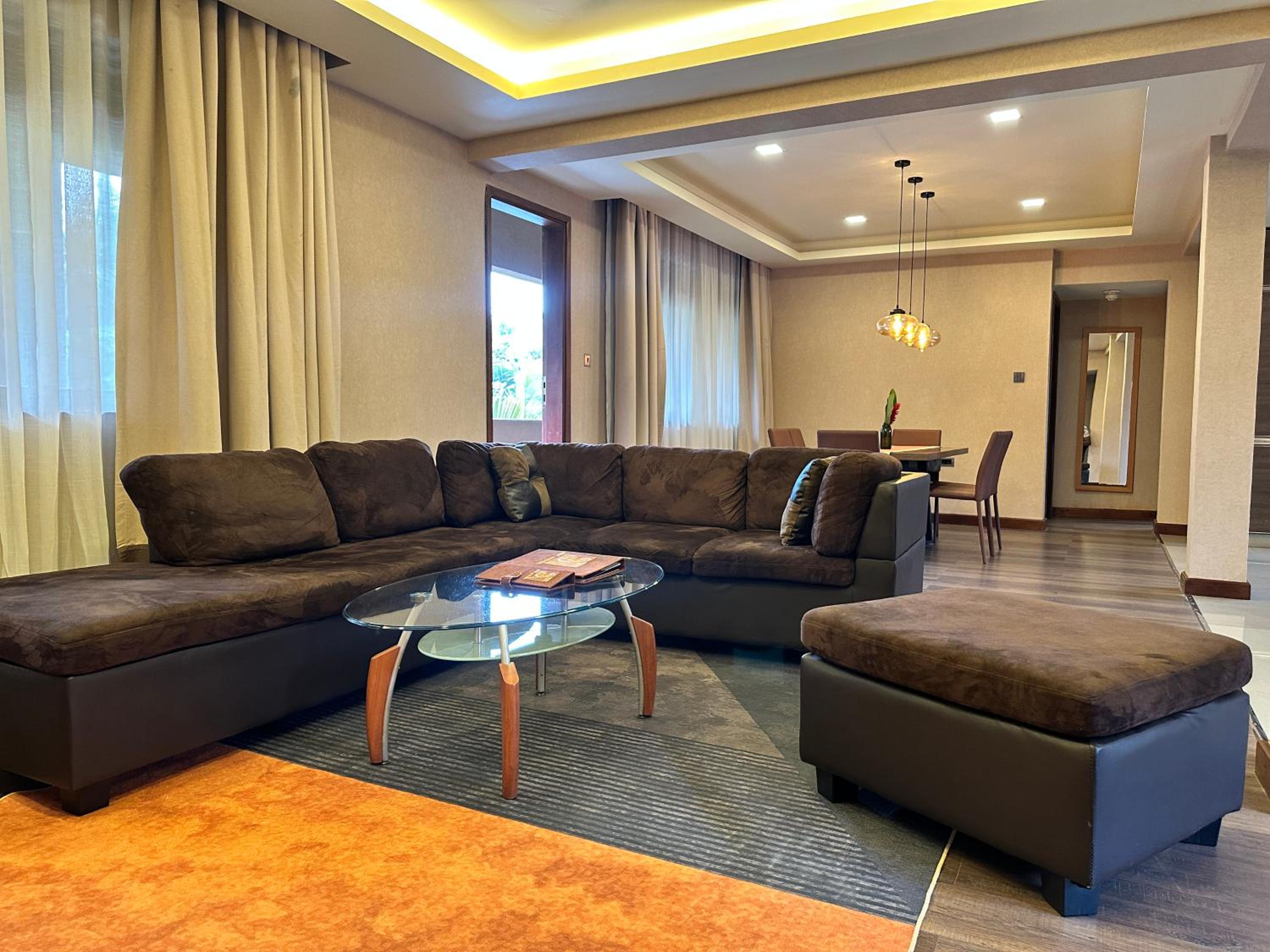 Two-Bedroom Deluxe Apartment - Photo 3