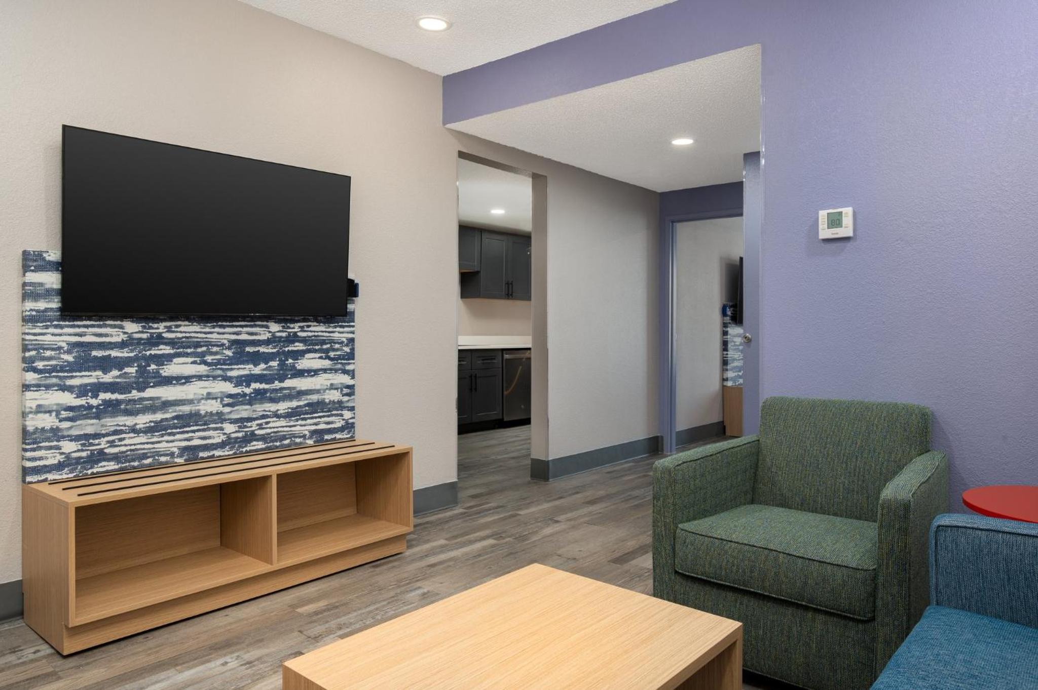 One-Bedroom King Suite - Photo 10