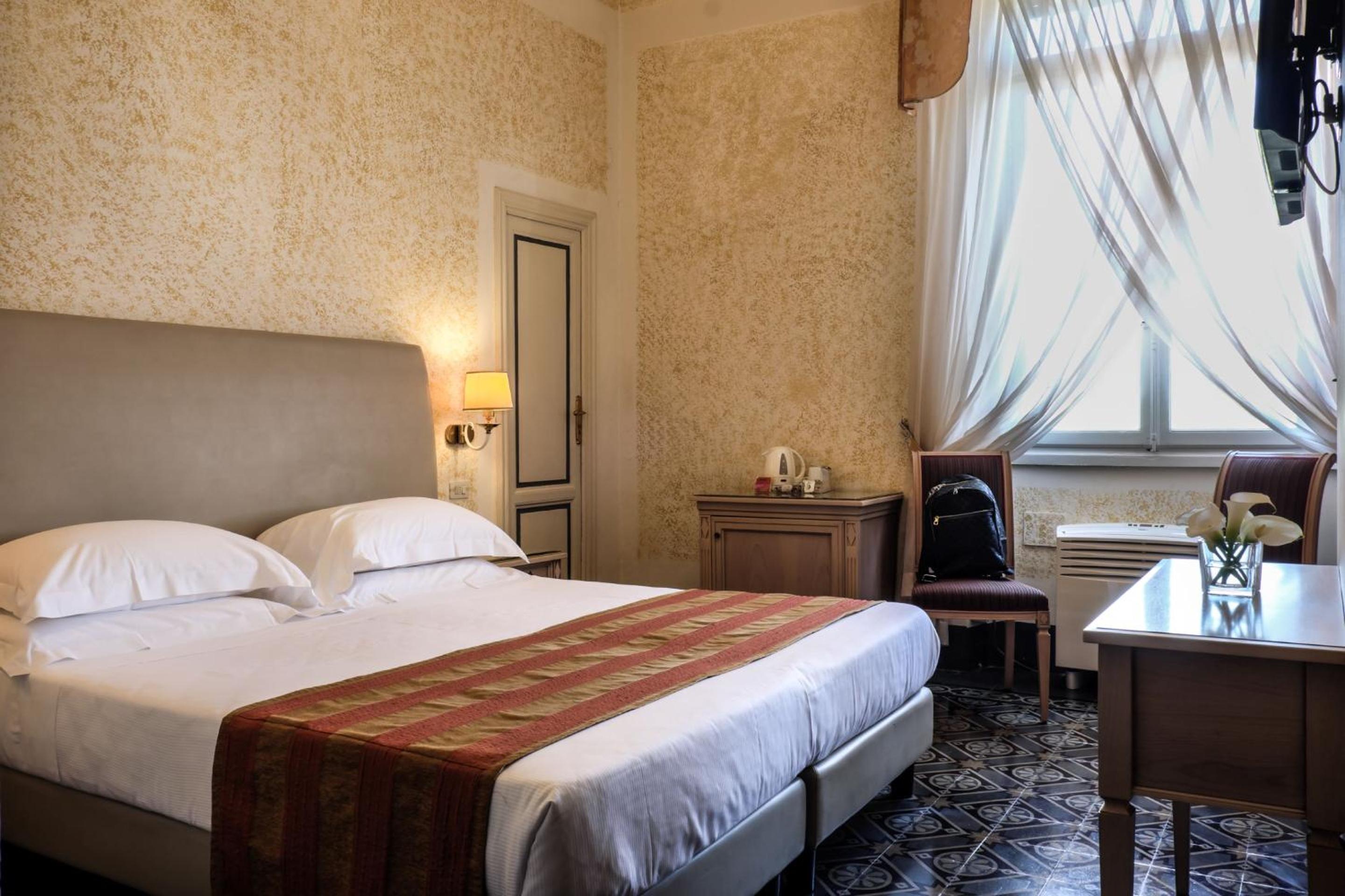 Economy Double Room photo 2
