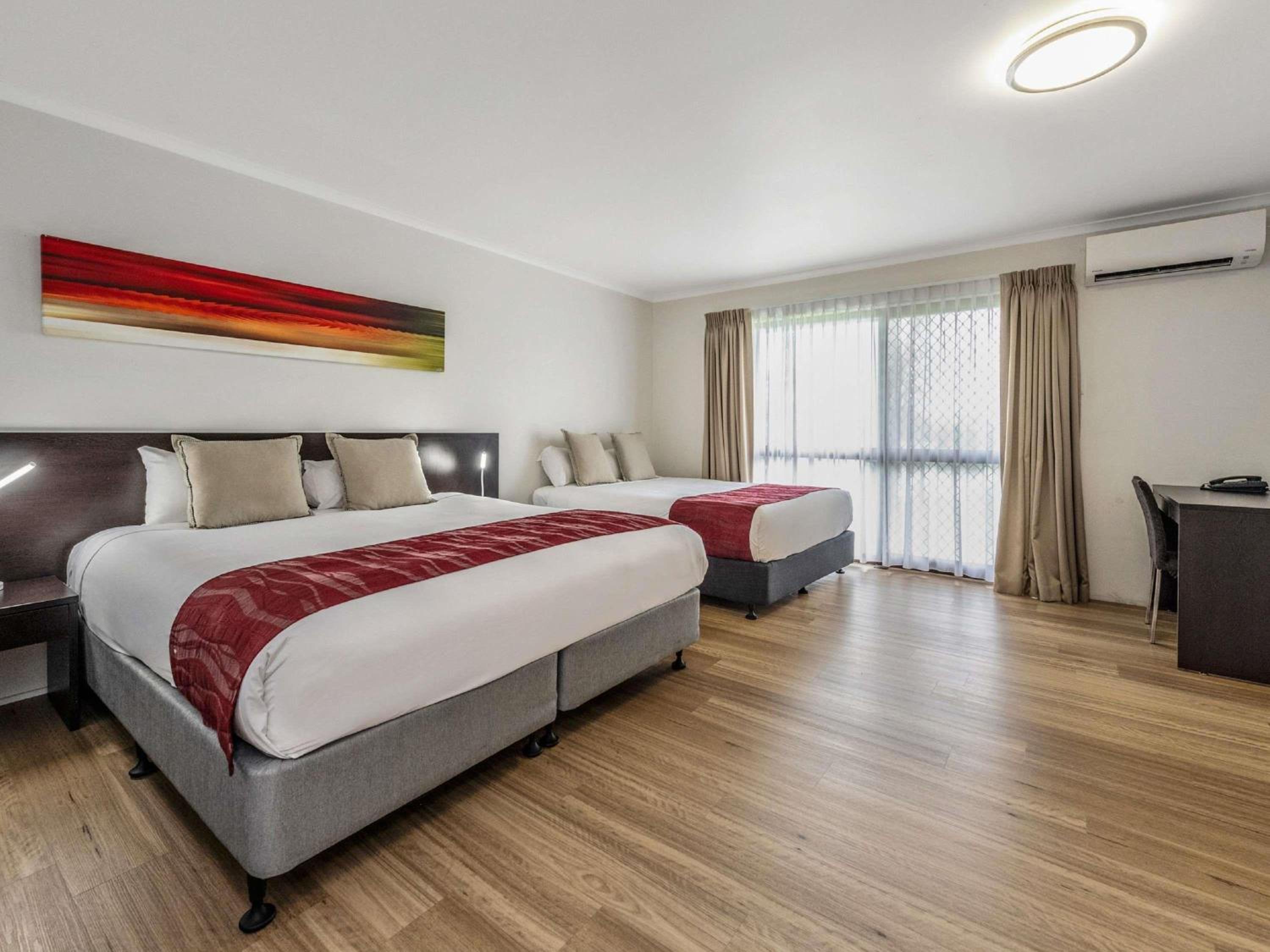 Deluxe Room with Two Queen Beds - Photo 6