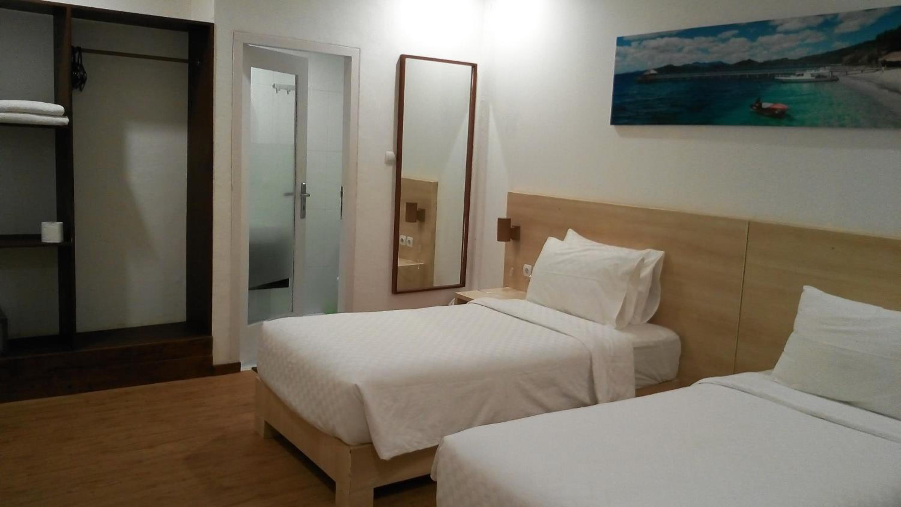 Twin Room with Pool View photo 3