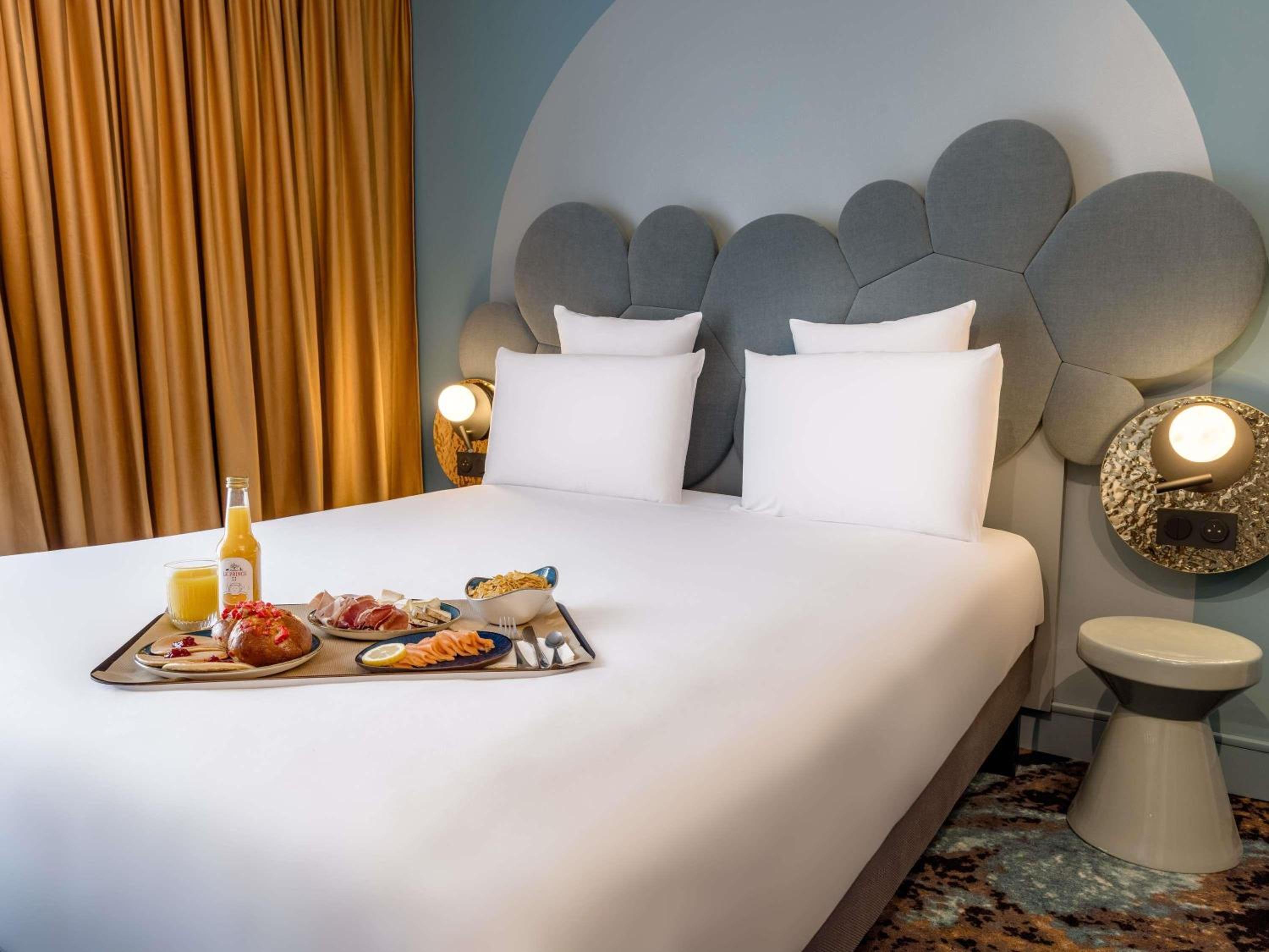 Superior Double Room with Balcony thumbnail 6
