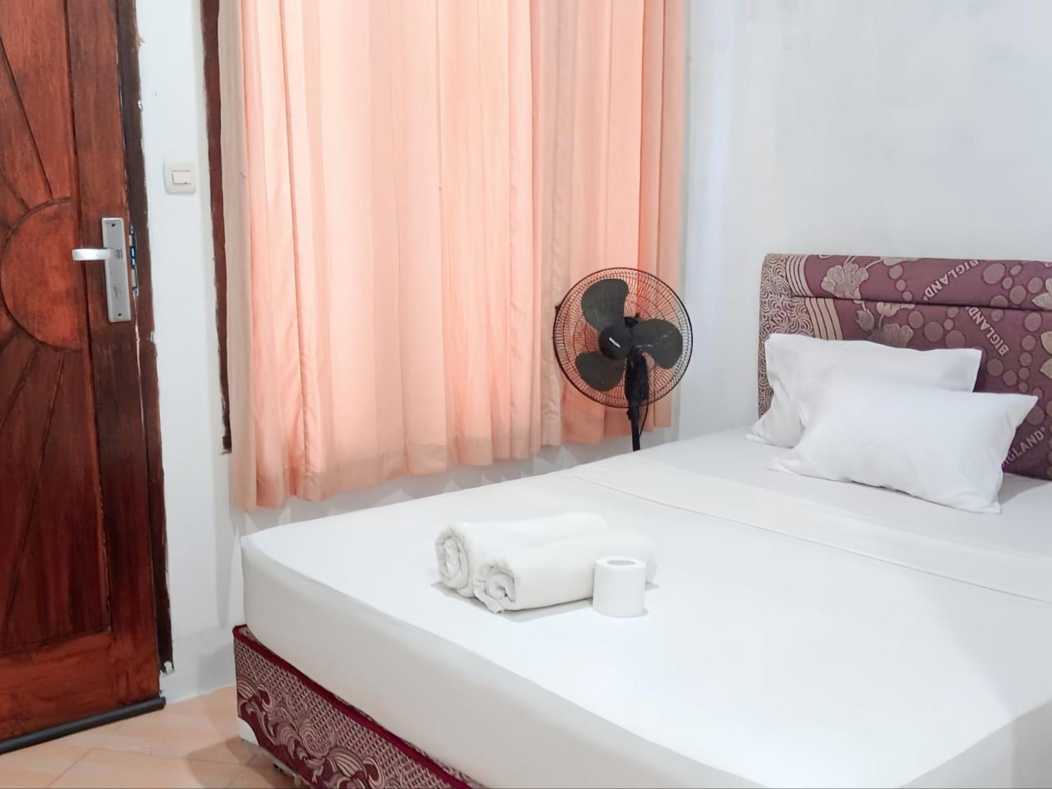Standard Double Room with Fan - Photo 3