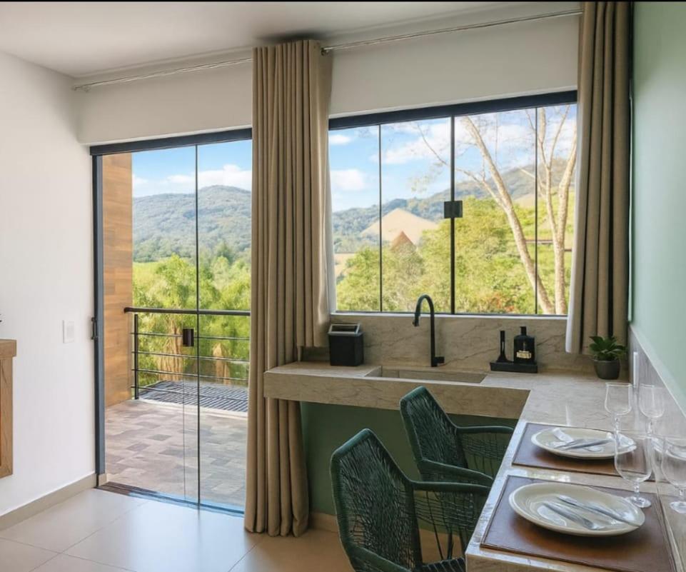 Deluxe Queen Suite