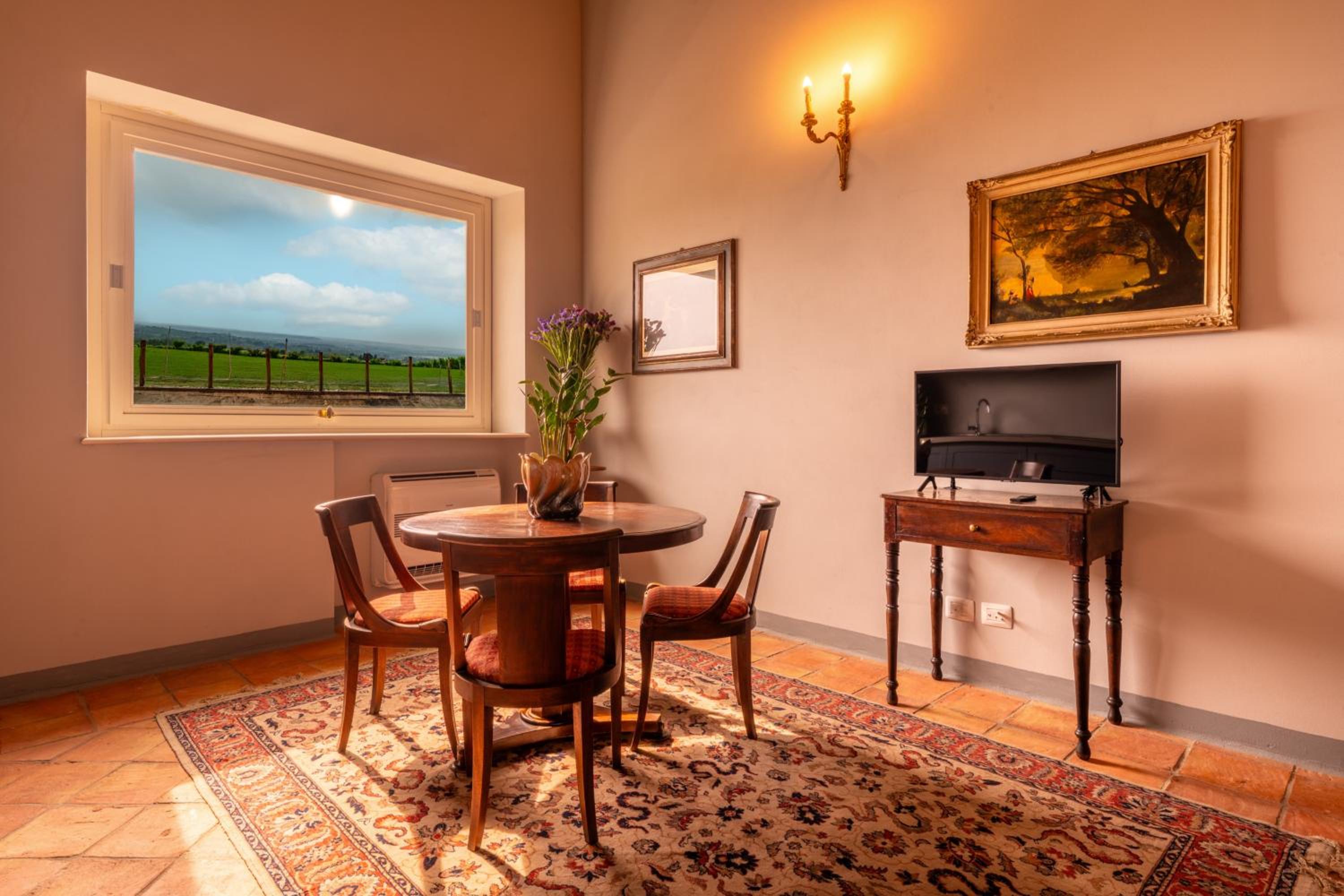 One-Bedroom Apartment with Terrace photo 2