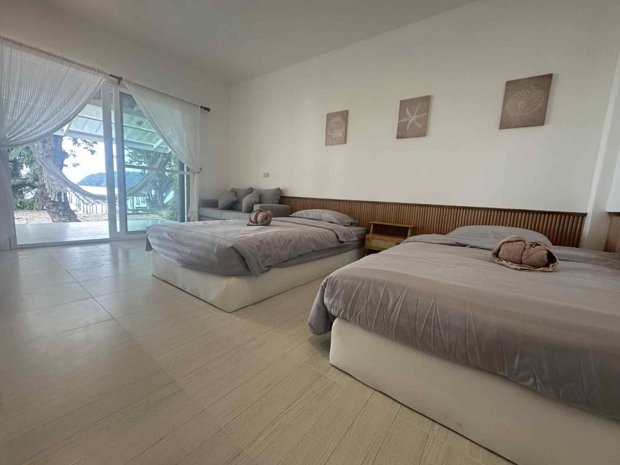 Family Room with Sea View photo 3