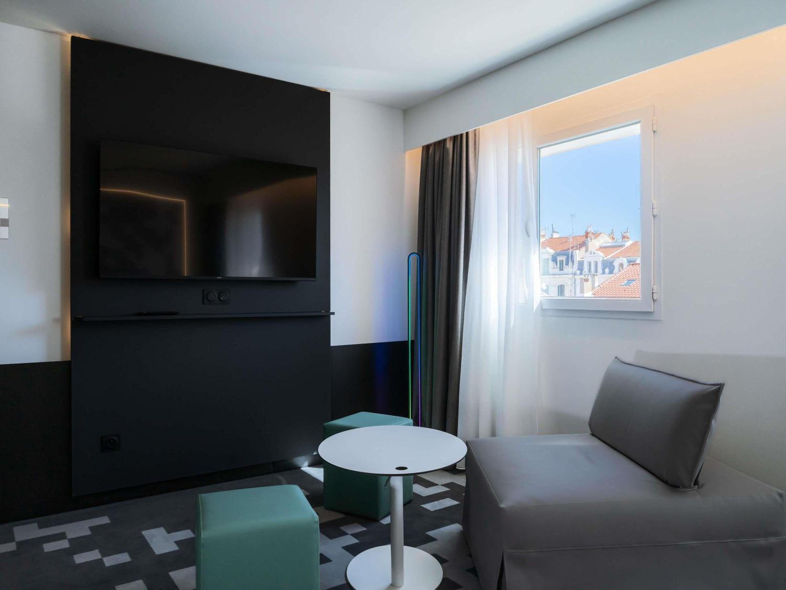 Standard Twin Room with Sofa - Photo 3