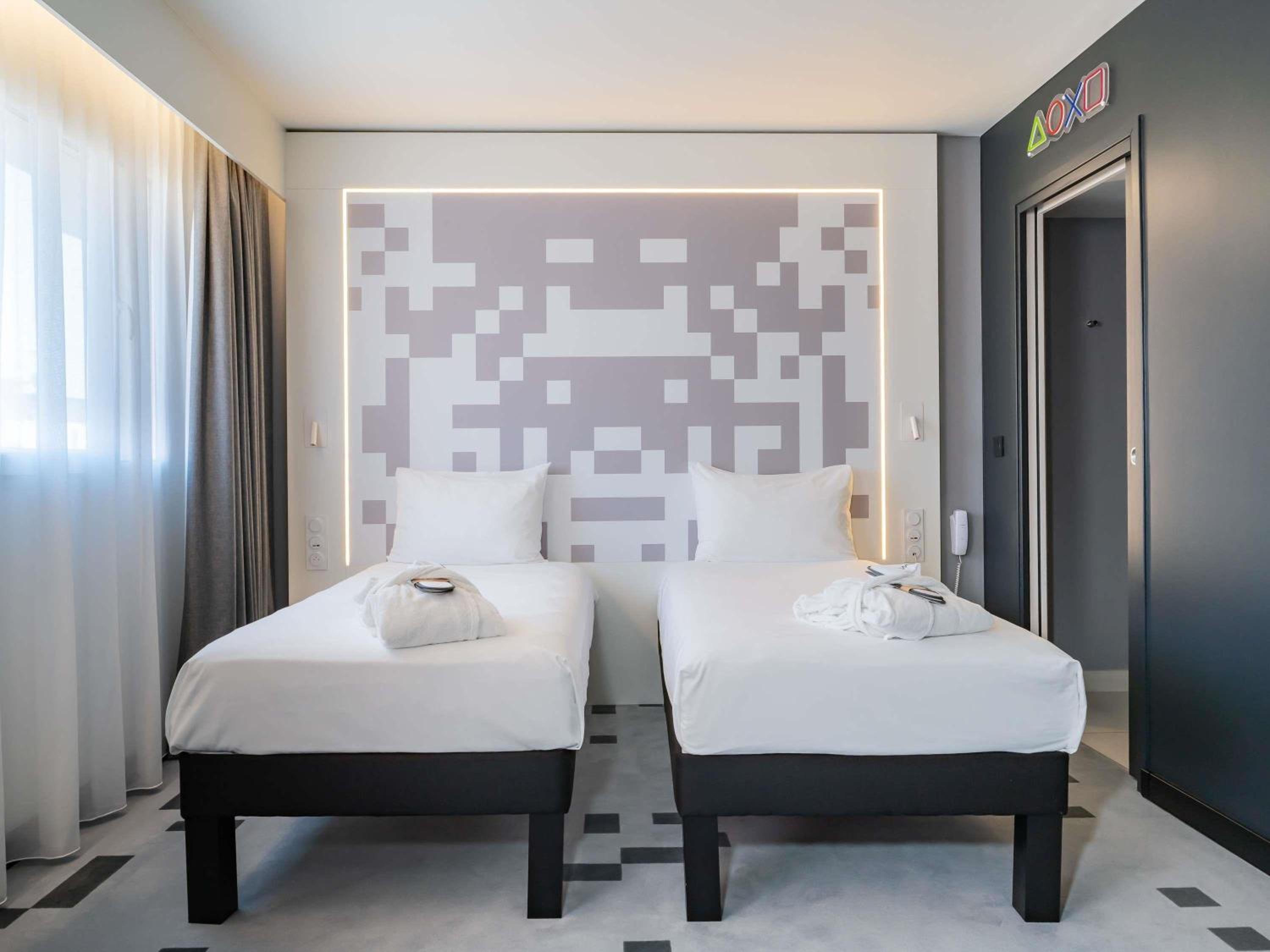 Standard Twin Room with Sofa - Photo 6