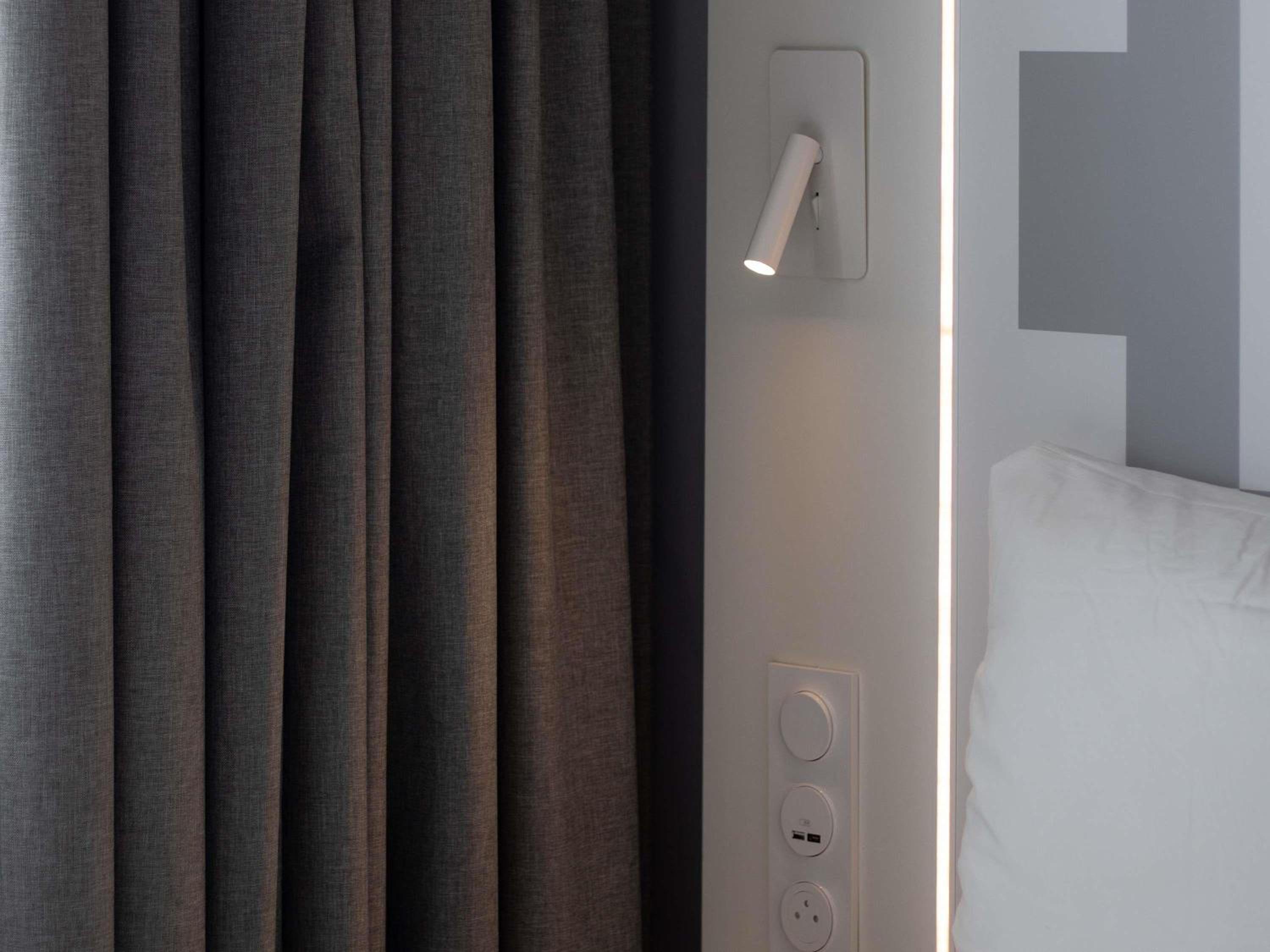 Standard Twin Room with Sofa - Photo 7