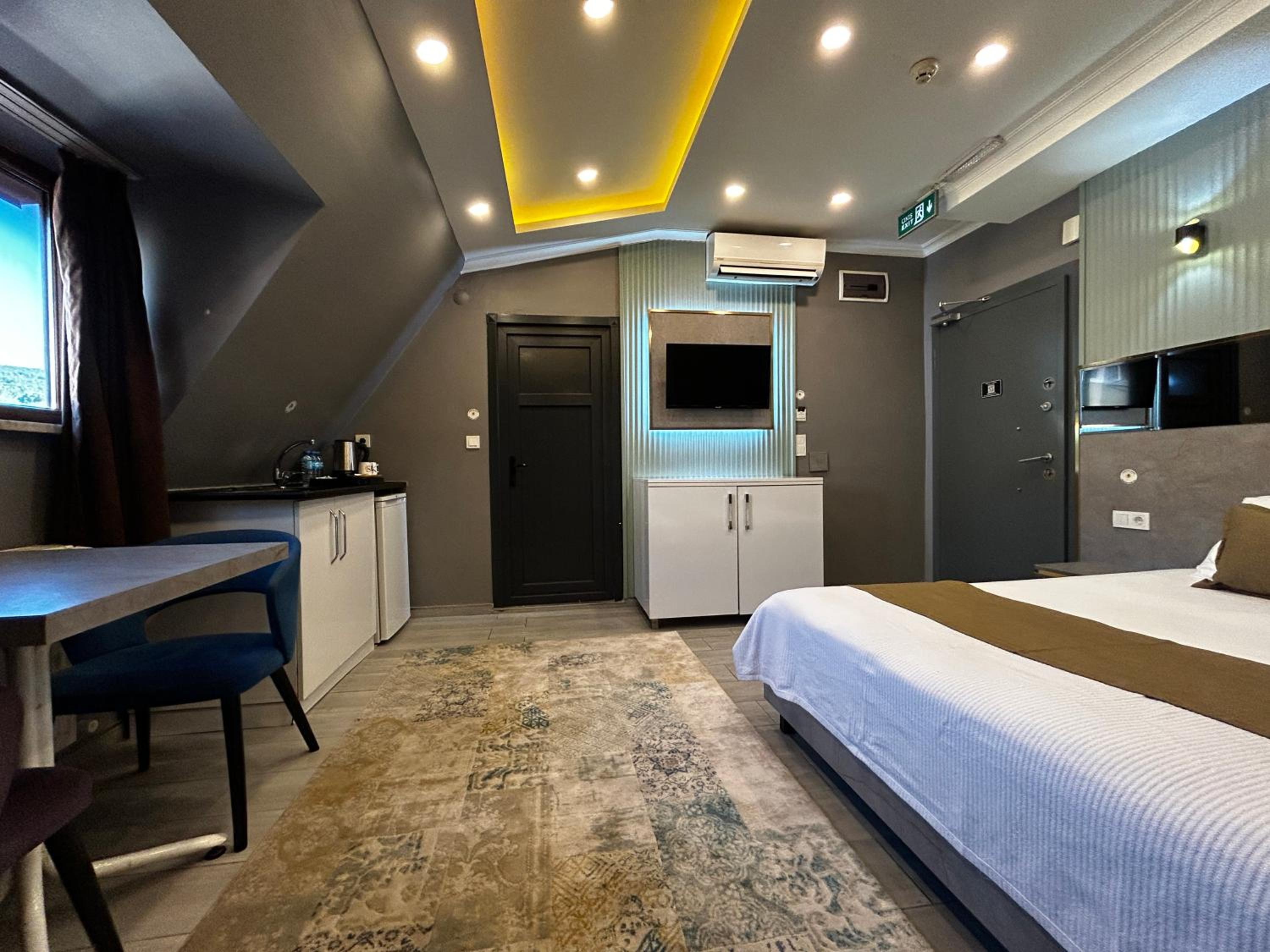 Economy Double Room photo 2