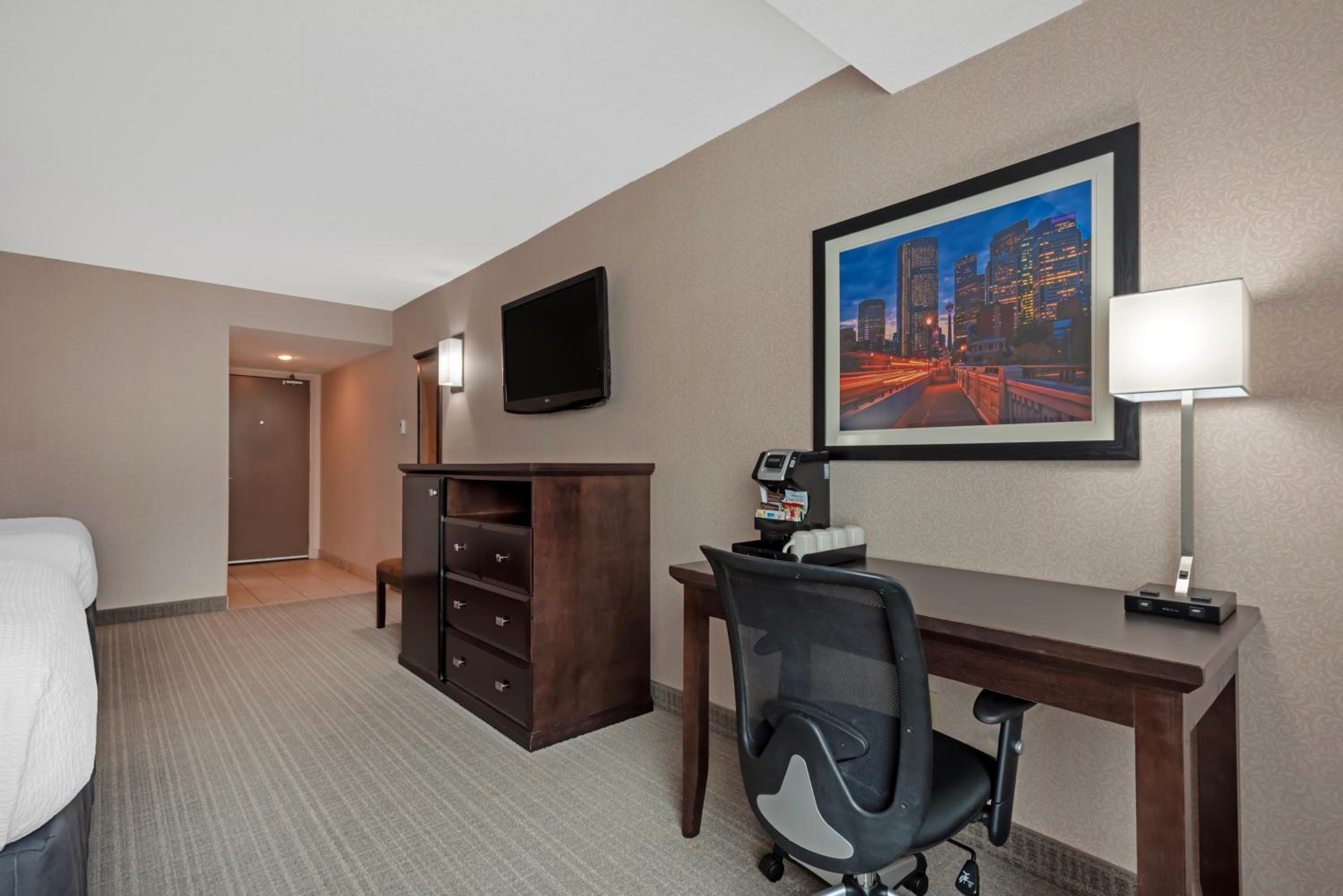 Queen Room with Two Queen Beds and Walk-In Shower - Mobility Accessible - Photo 5