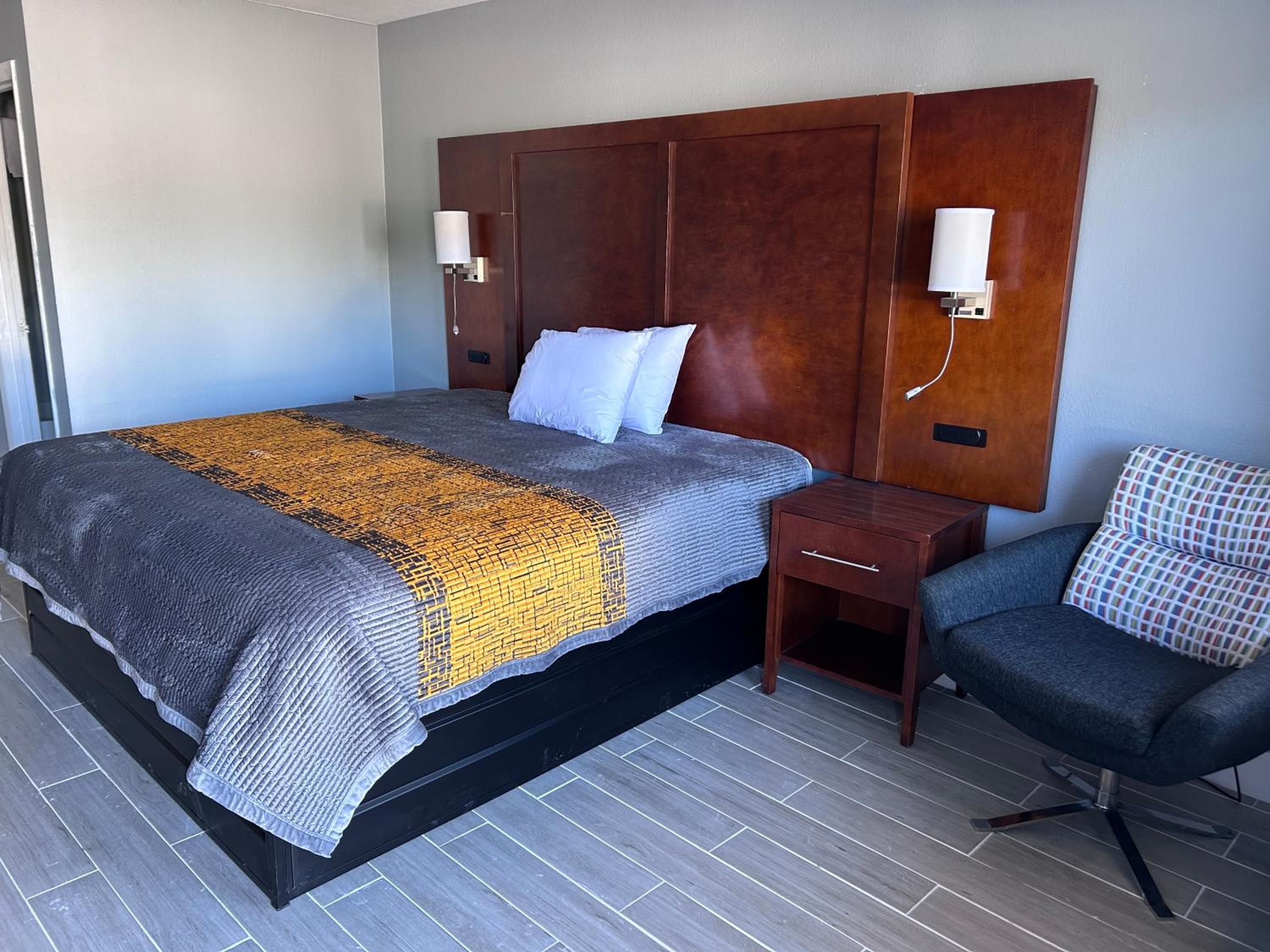 Deluxe King Suite