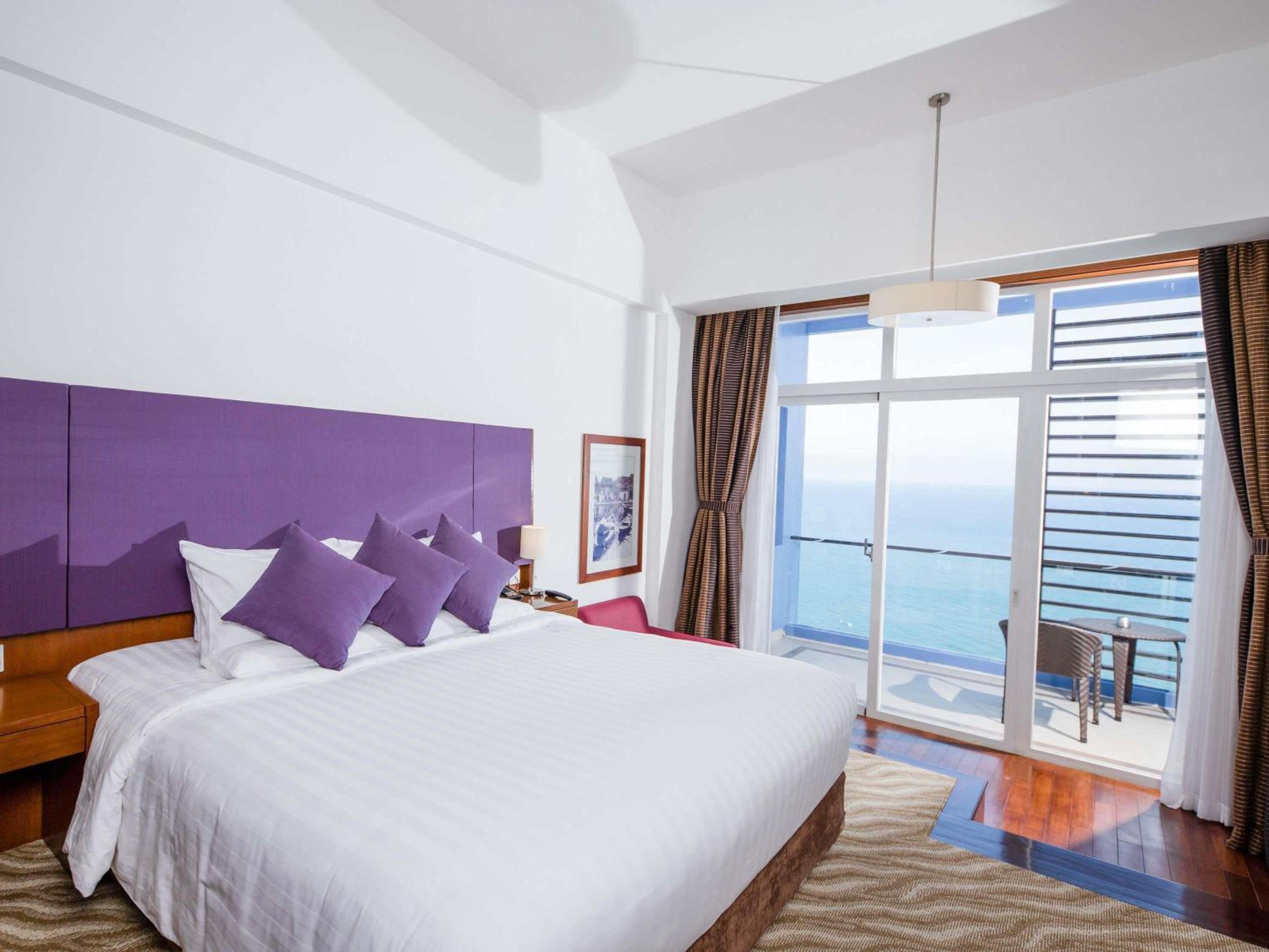 Junior King Suite with Ocean View - Photo 7