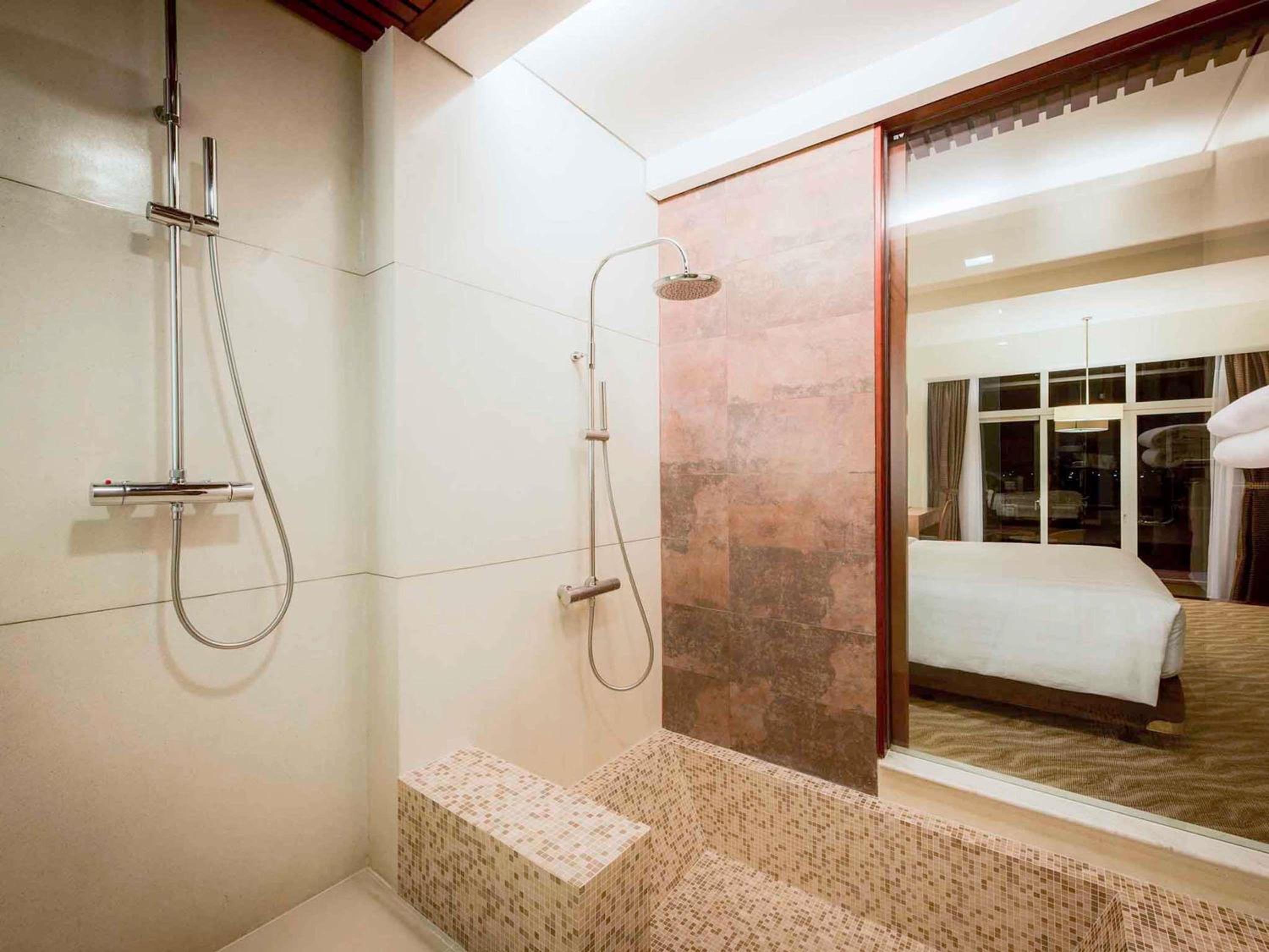 Junior King Suite with Ocean View - Photo 8