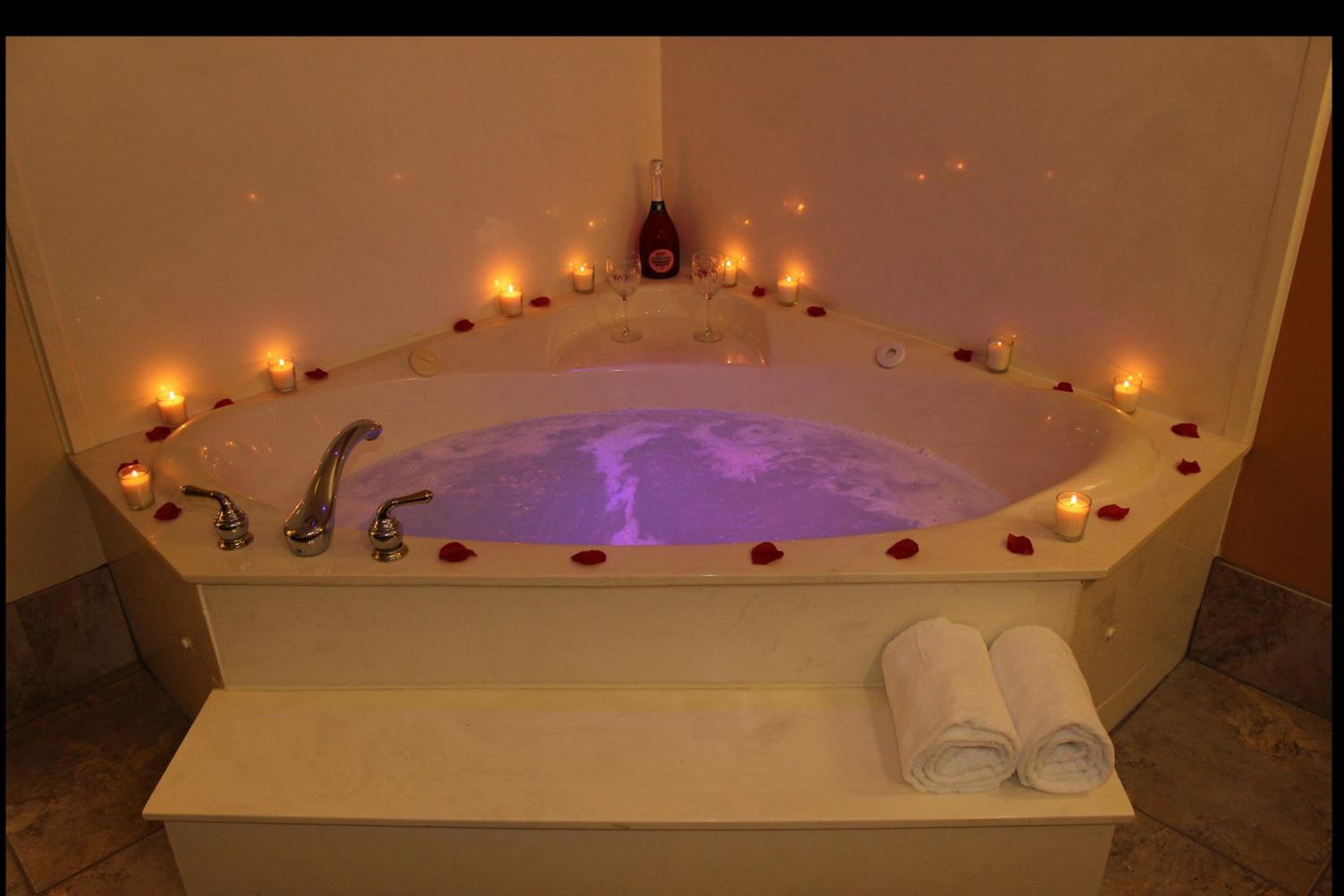 Honeymoon Suite - Photo 5