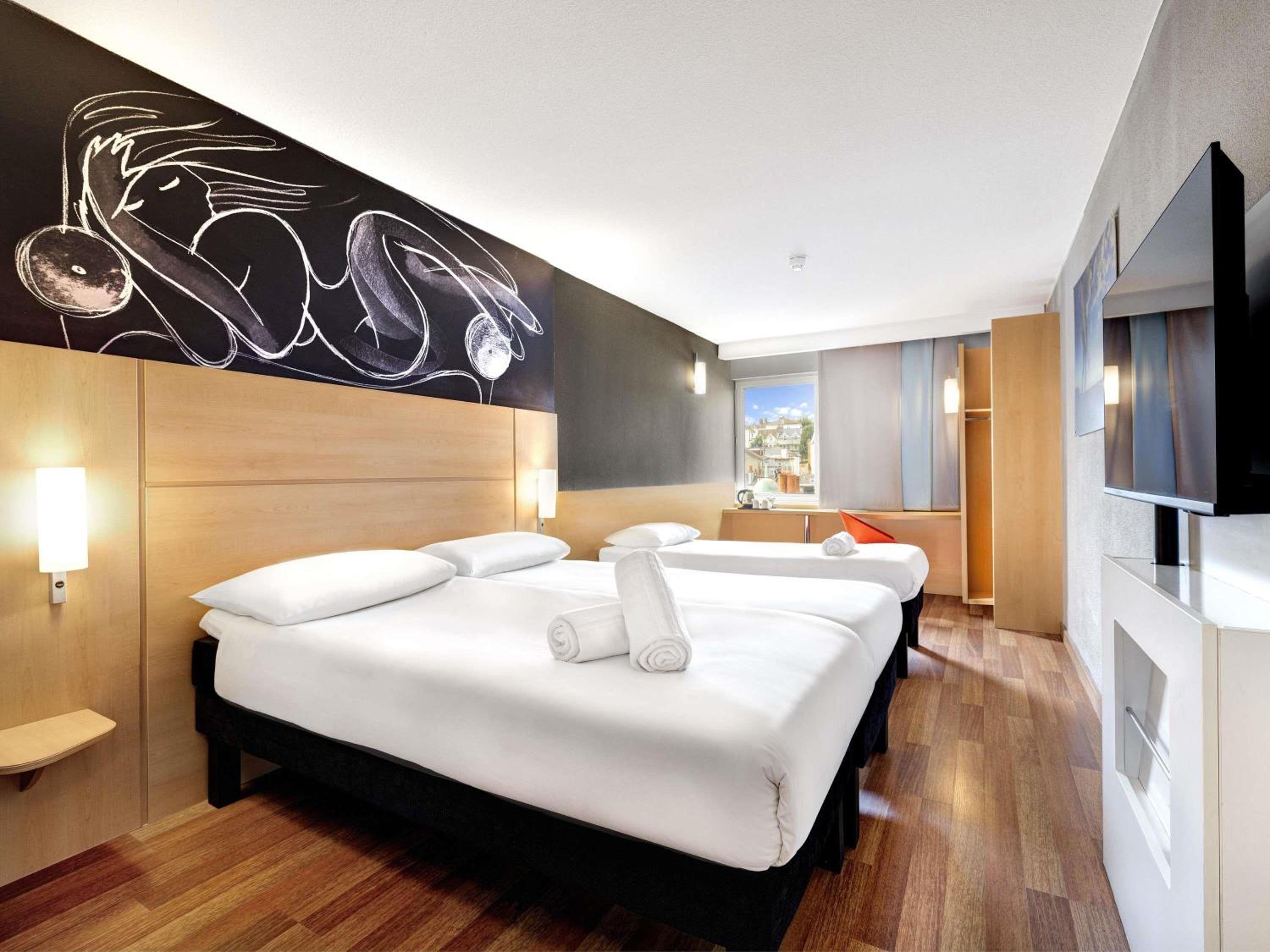 Standard Room With Three Single Beds photo 2