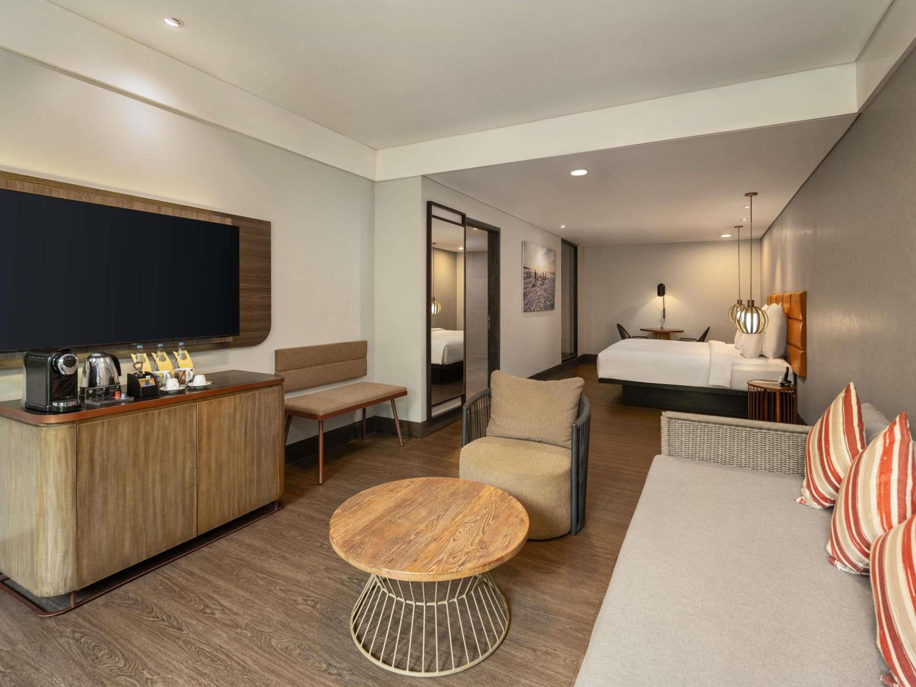 Premium Deluxe Room, 1 King Size Bed, Garden View with Free Coffee Capsule Machine, Kids and Resort Activities photo 2