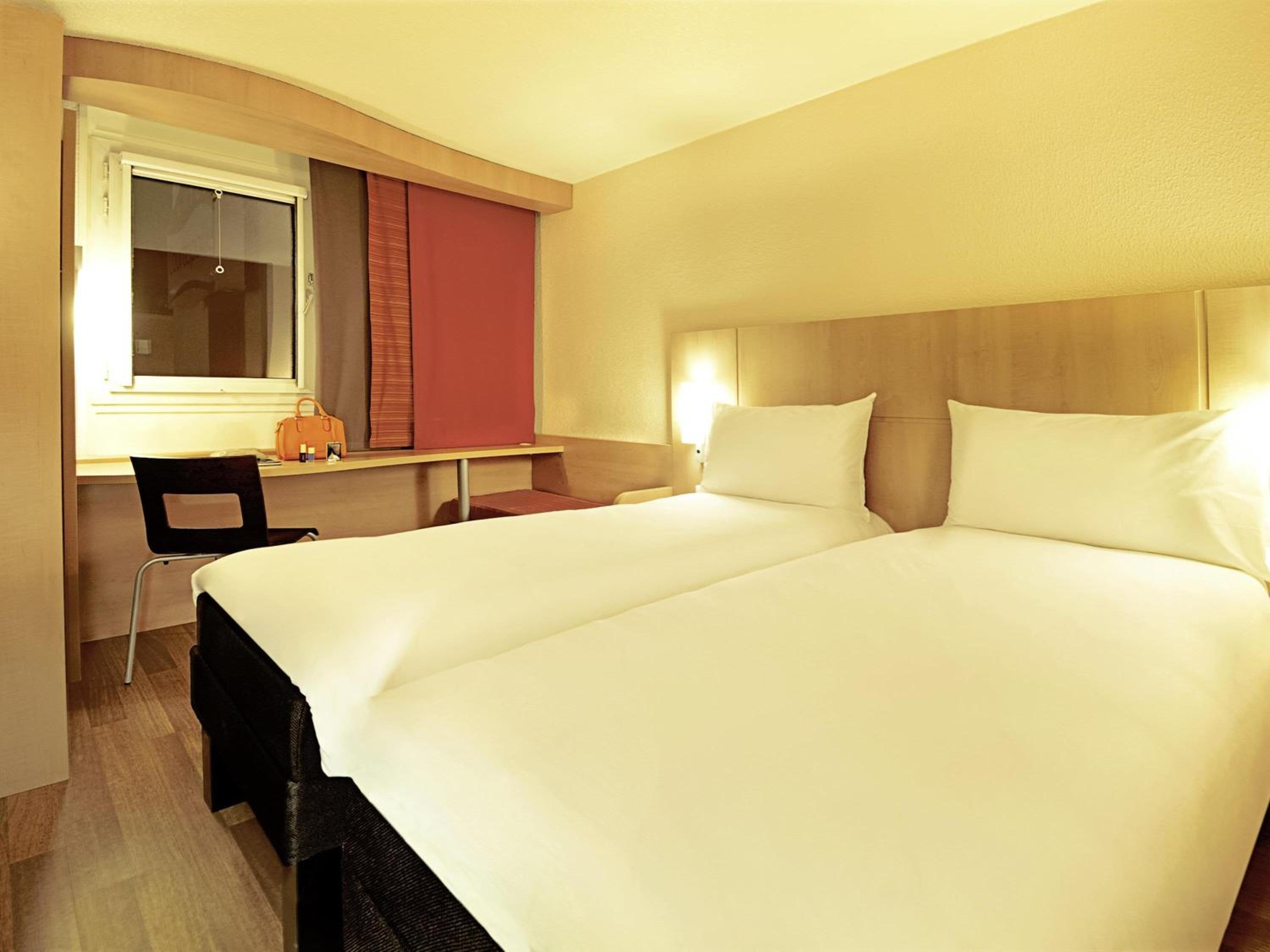 Accessible Room with Two Single Beds photo 1