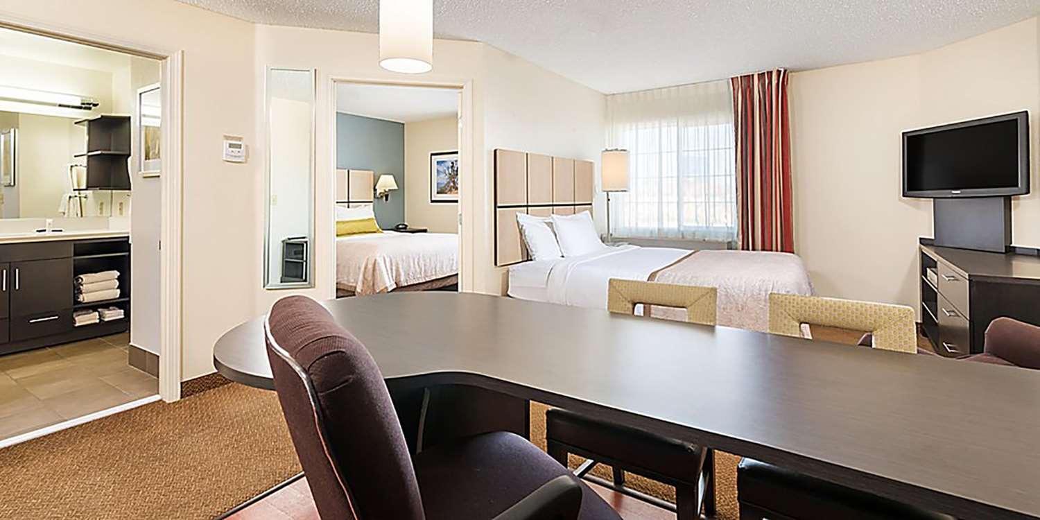 Suite - Photo 1