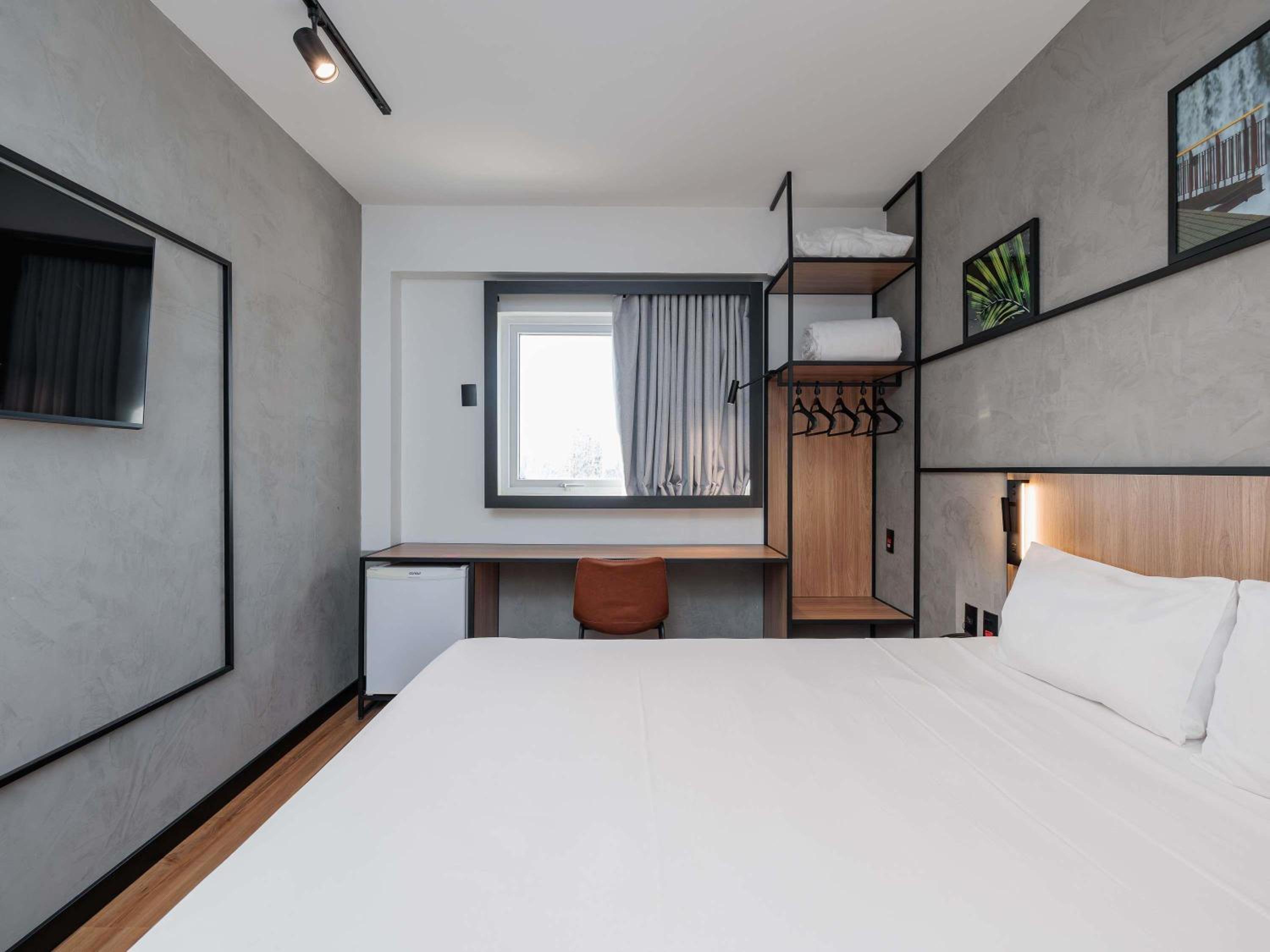 Modern Apartment with One Double Bed photo 3