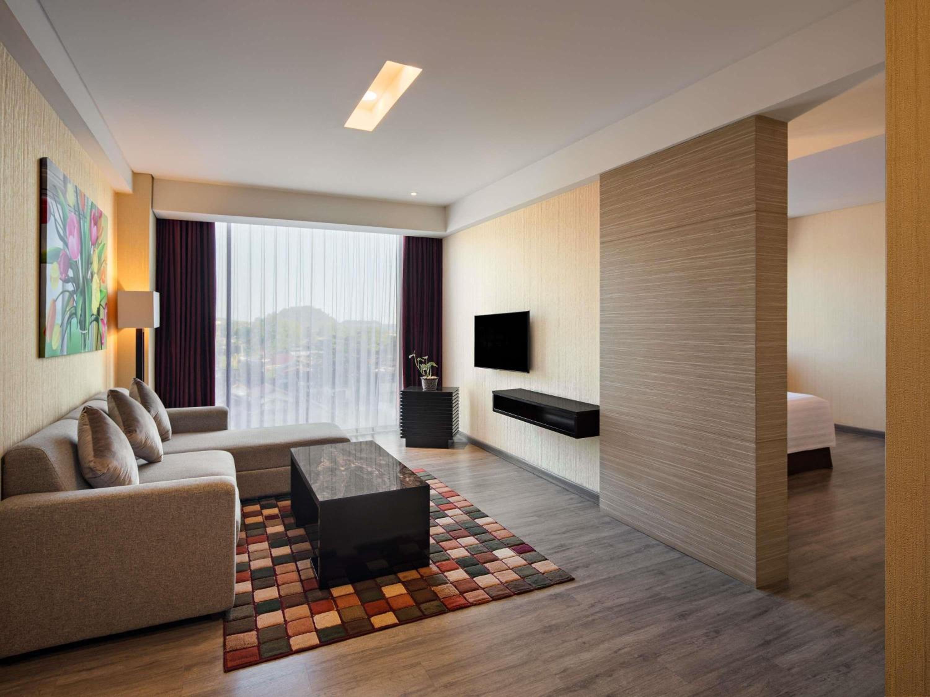 Suite King Room with Sofa Bed - Photo 2