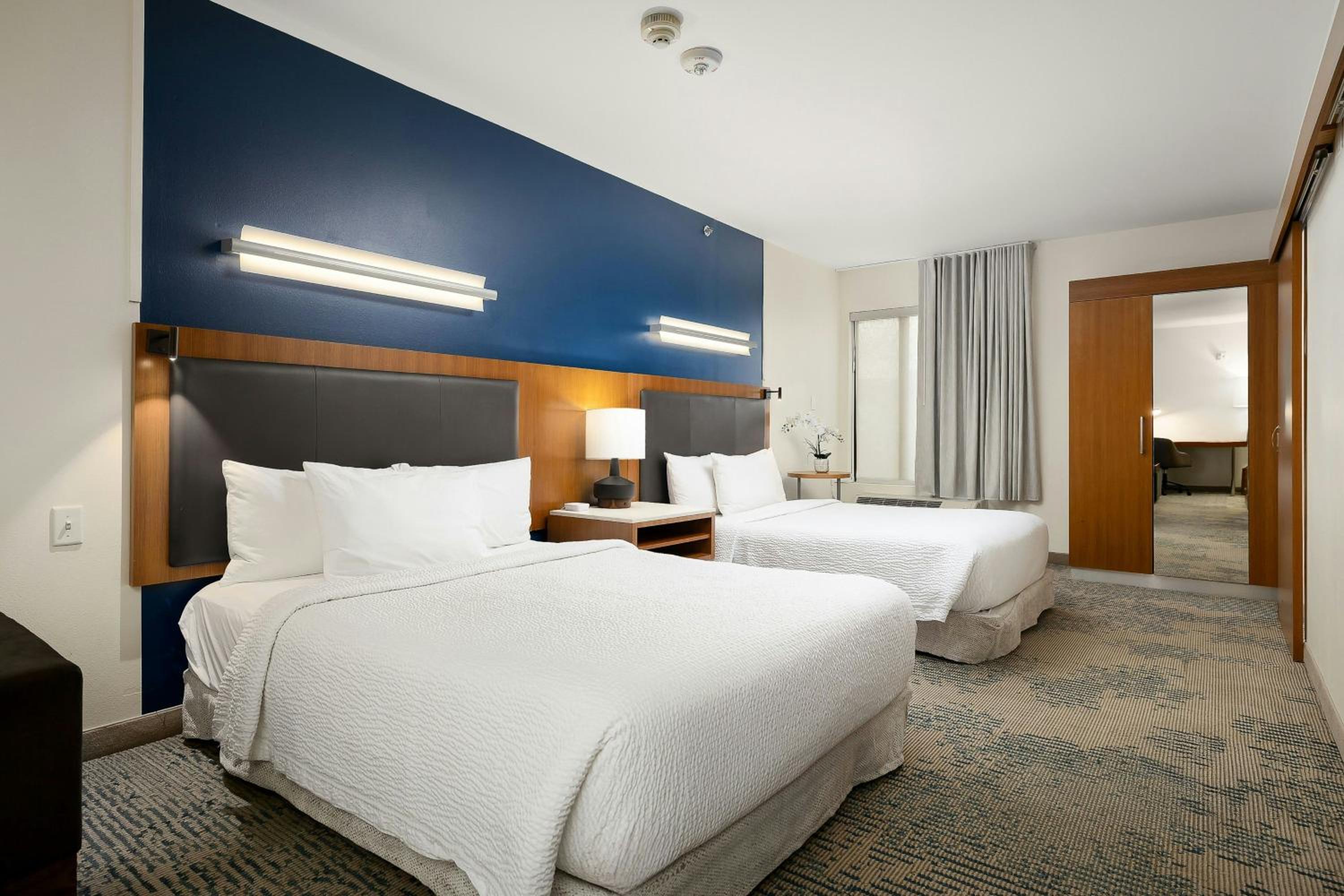 Double Queen Suite, Suite, 2 Queen, Sofa bed (Hearing Accessible)