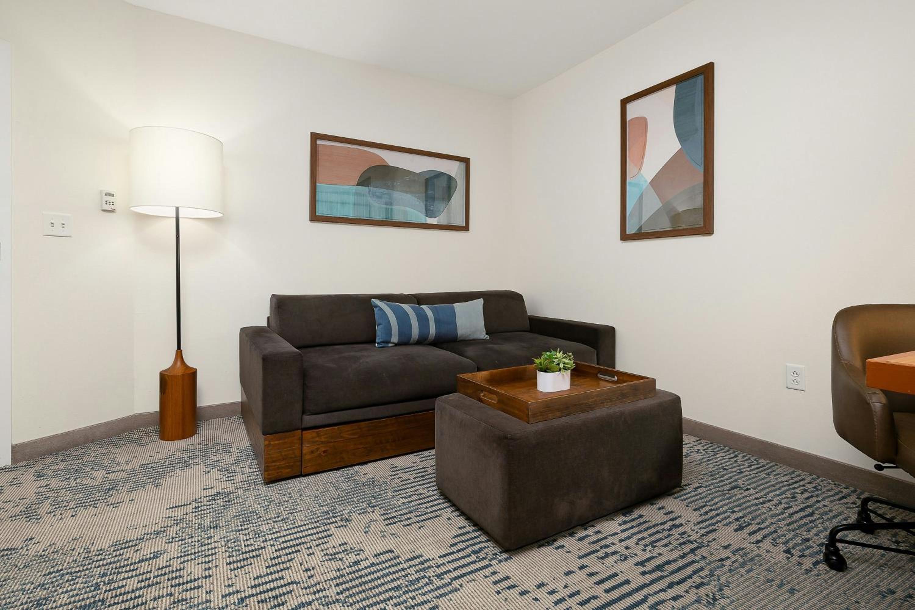 King Studio with Sofa Bed - Photo 10