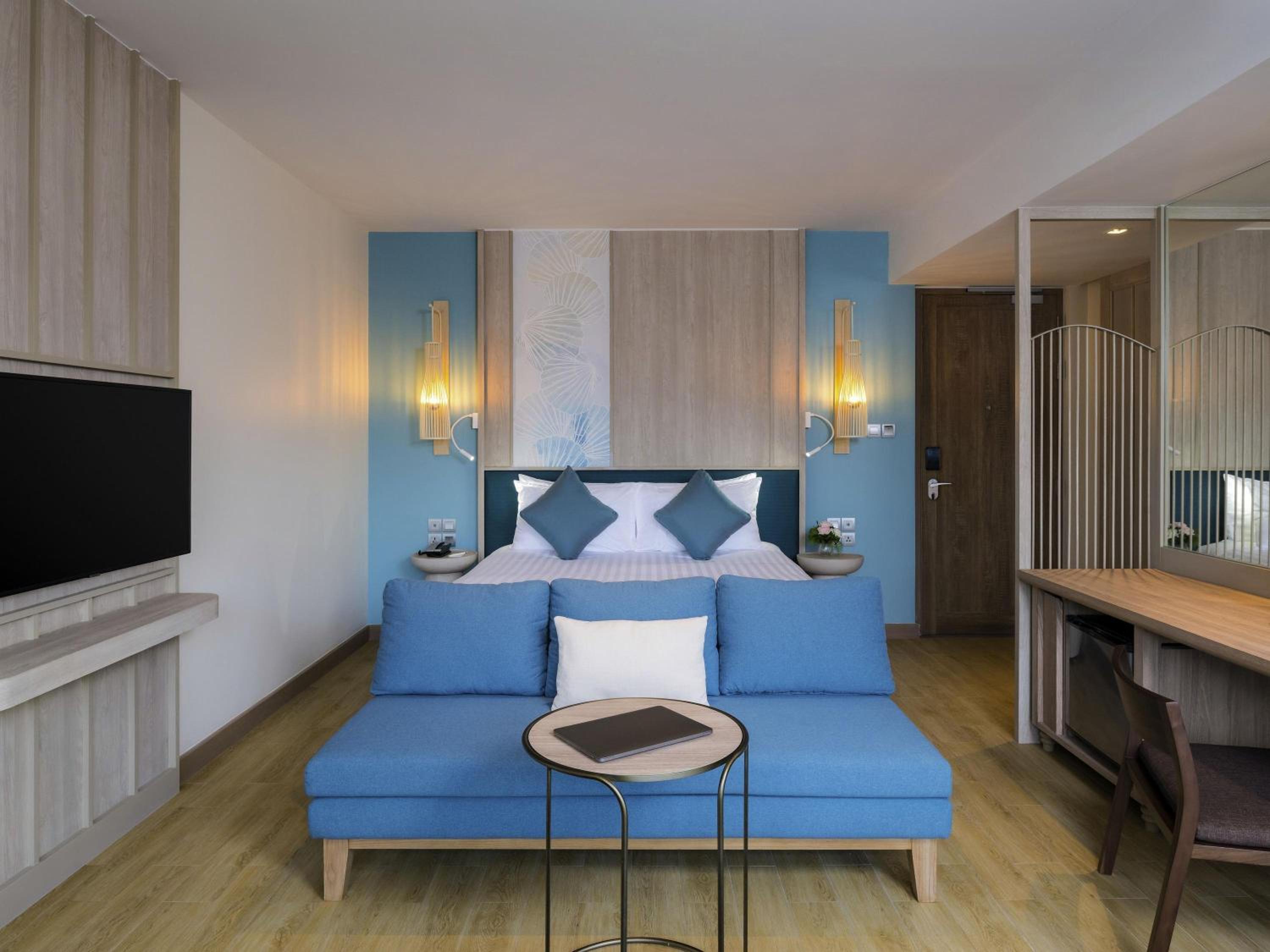 Junior Suite with Double Bed and Mountain View - Beach Wing