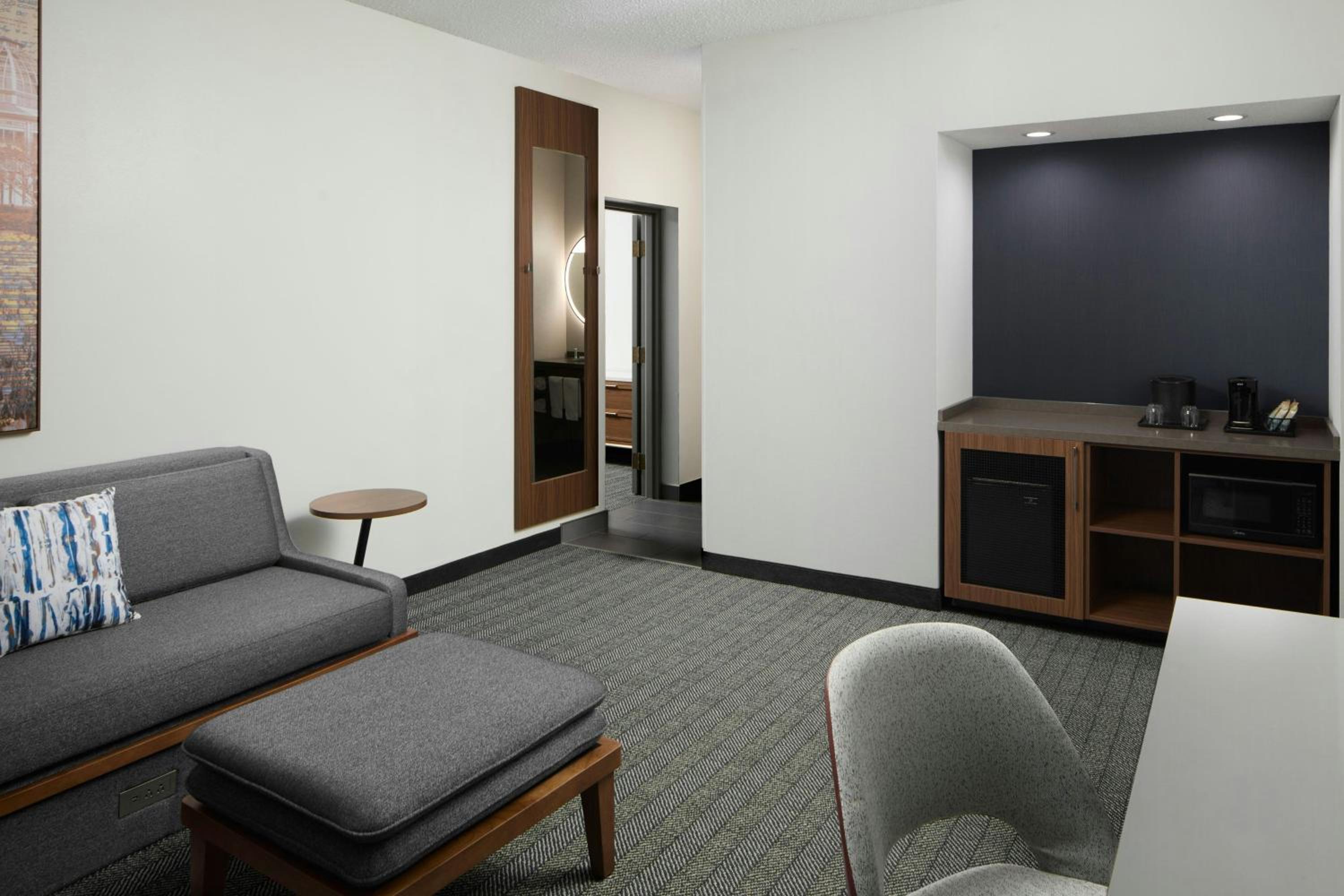 Suite with Two Double Beds and Sofa Bed - Hearing Accessible photo 2