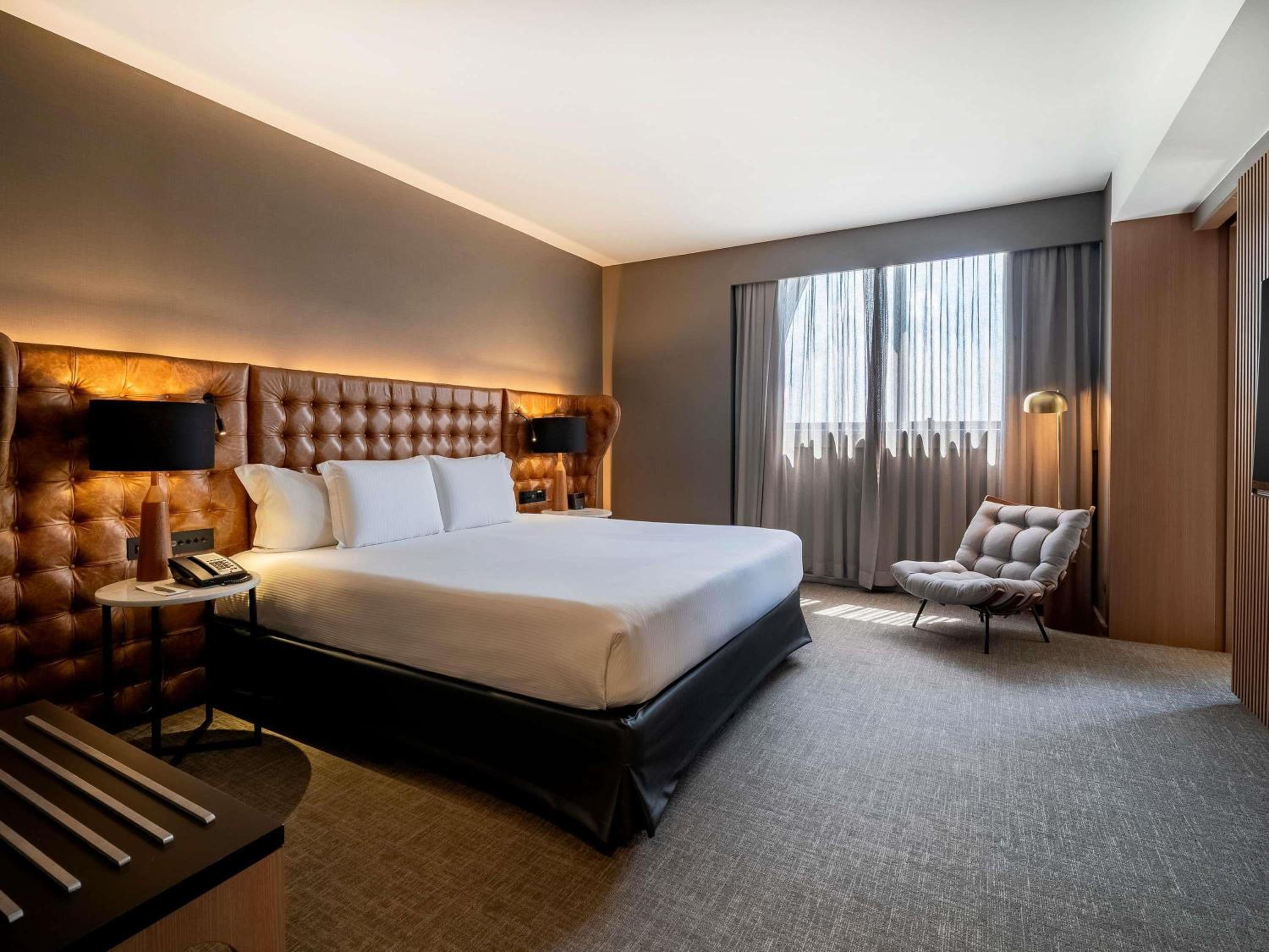 Junior King Suite with Executive Lounge access