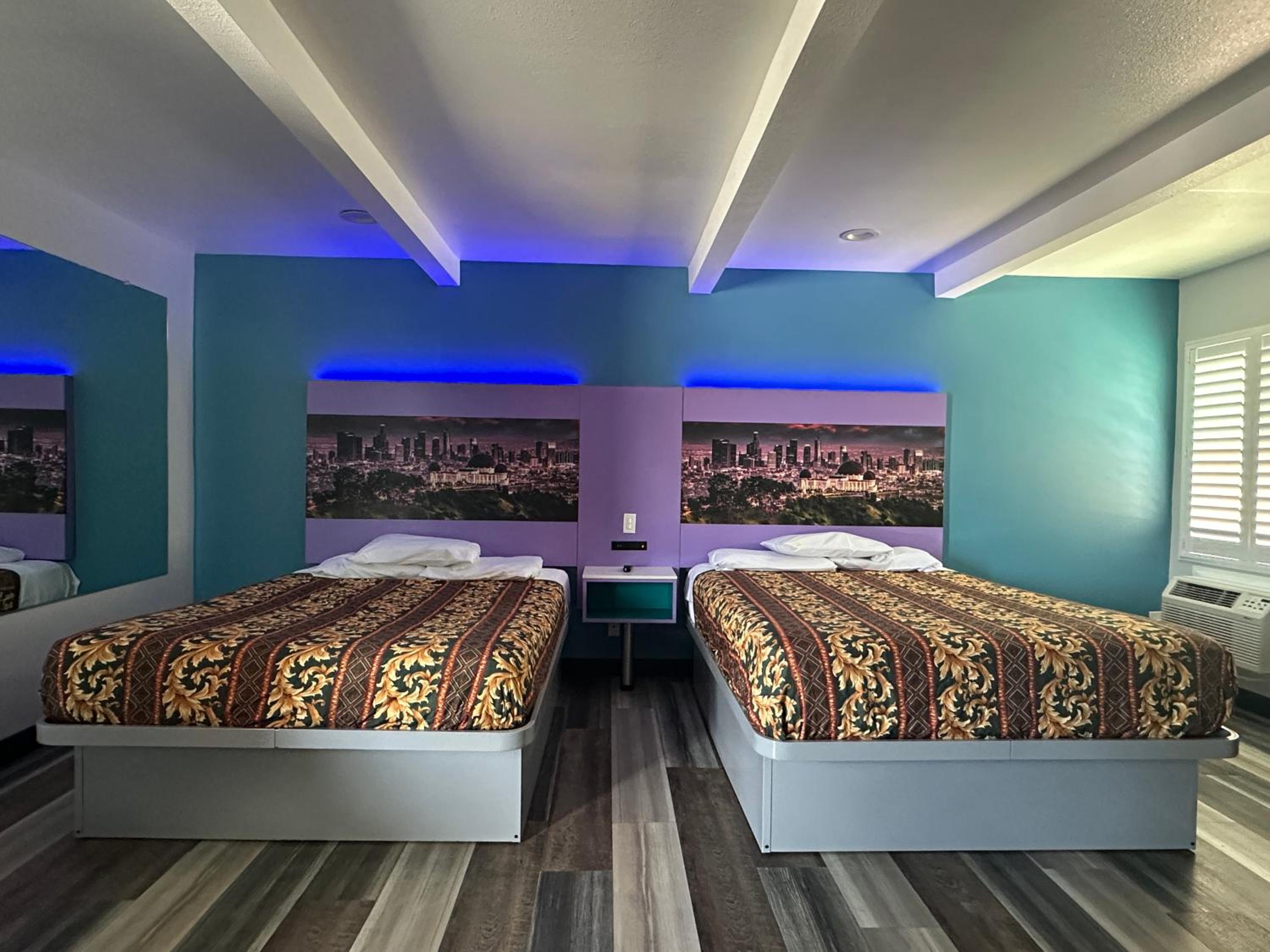 Queen Room with Two Queen Beds - Photo 10