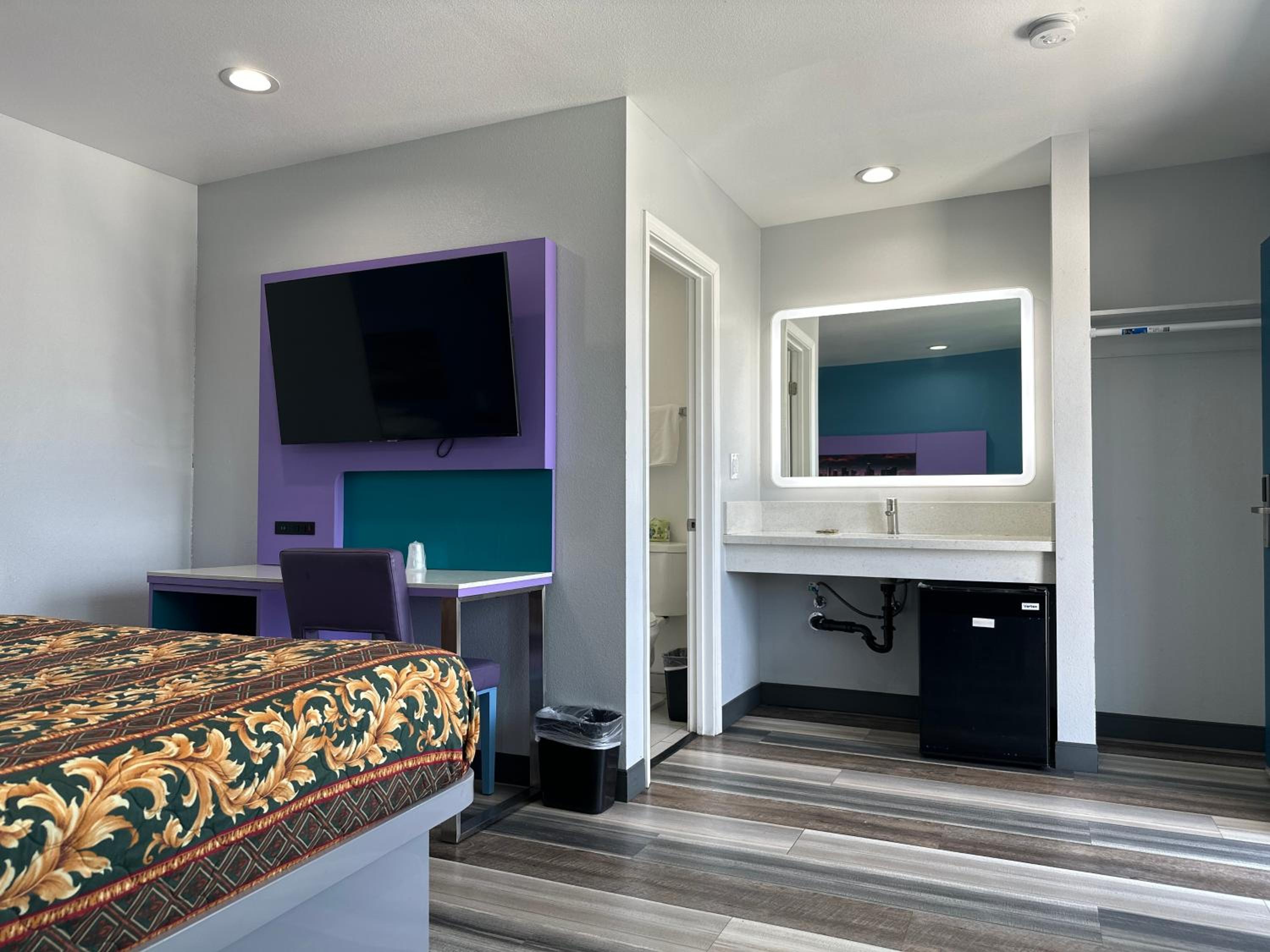Queen Room - Photo 11