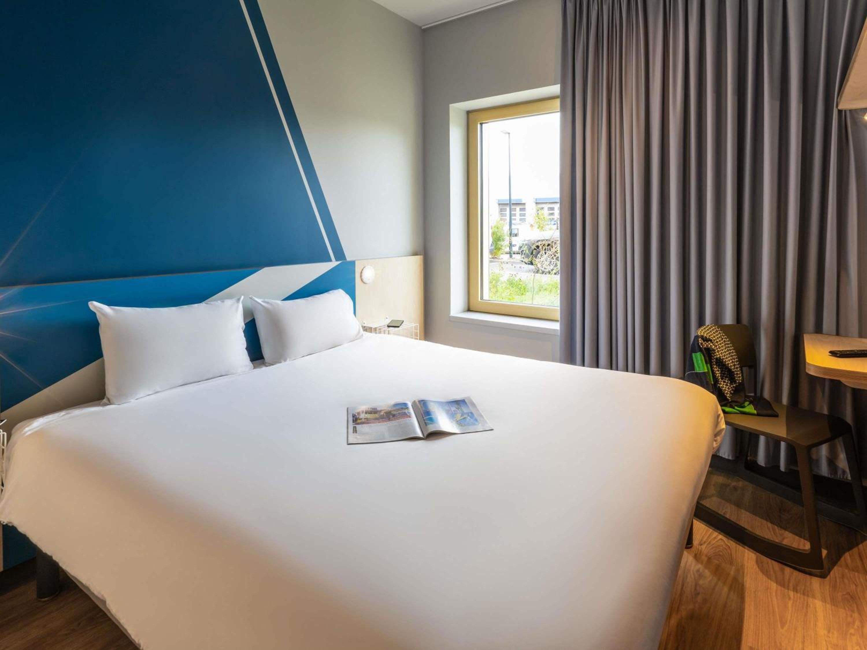 Standard Room with One Double Bed and One Single Bed - Photo 3