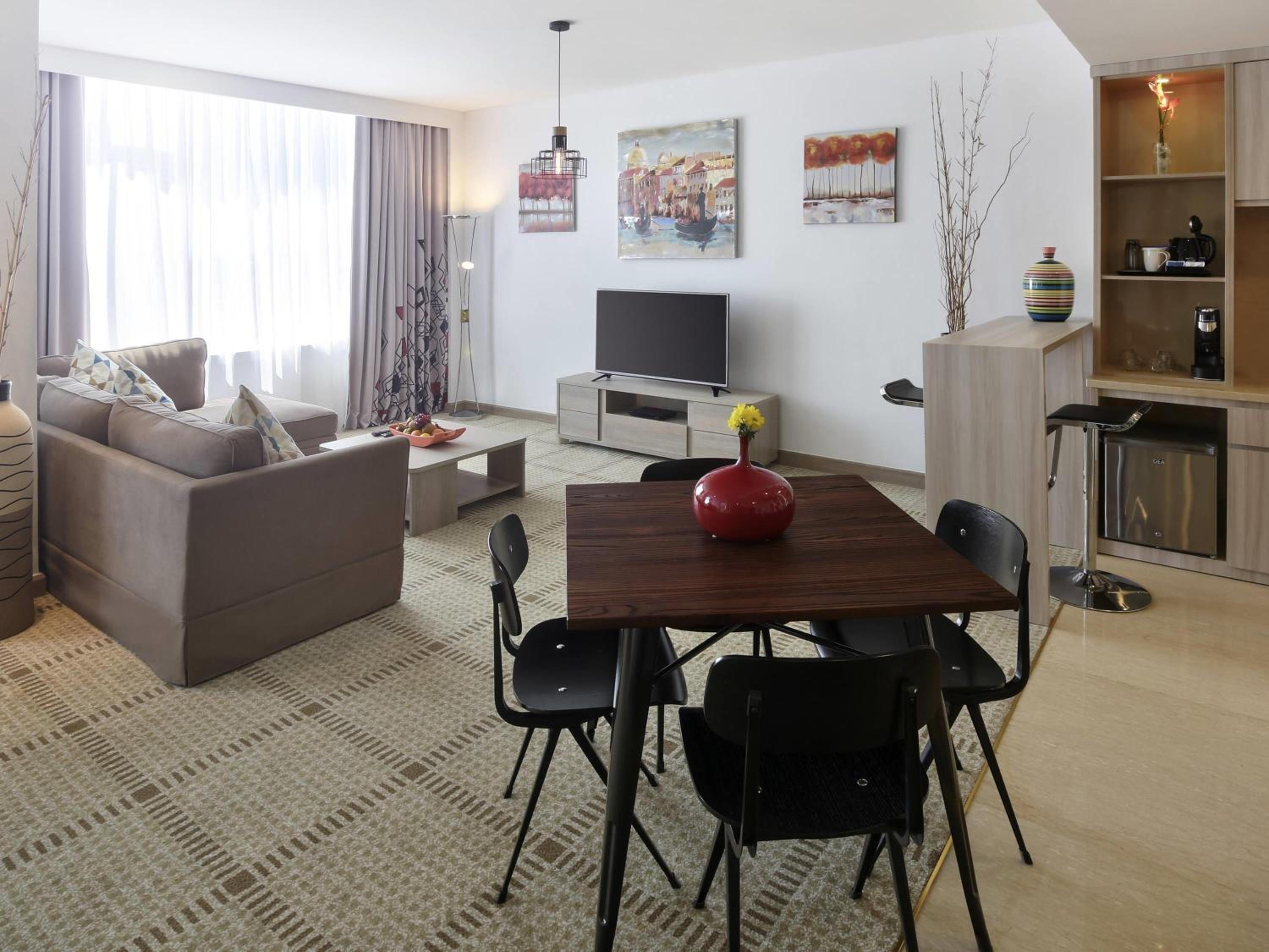 Business Suite photo 2