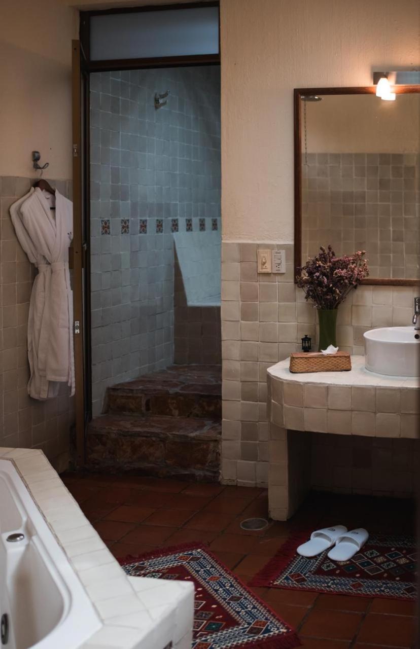 Deluxe Suite with Spa Bath photo 3