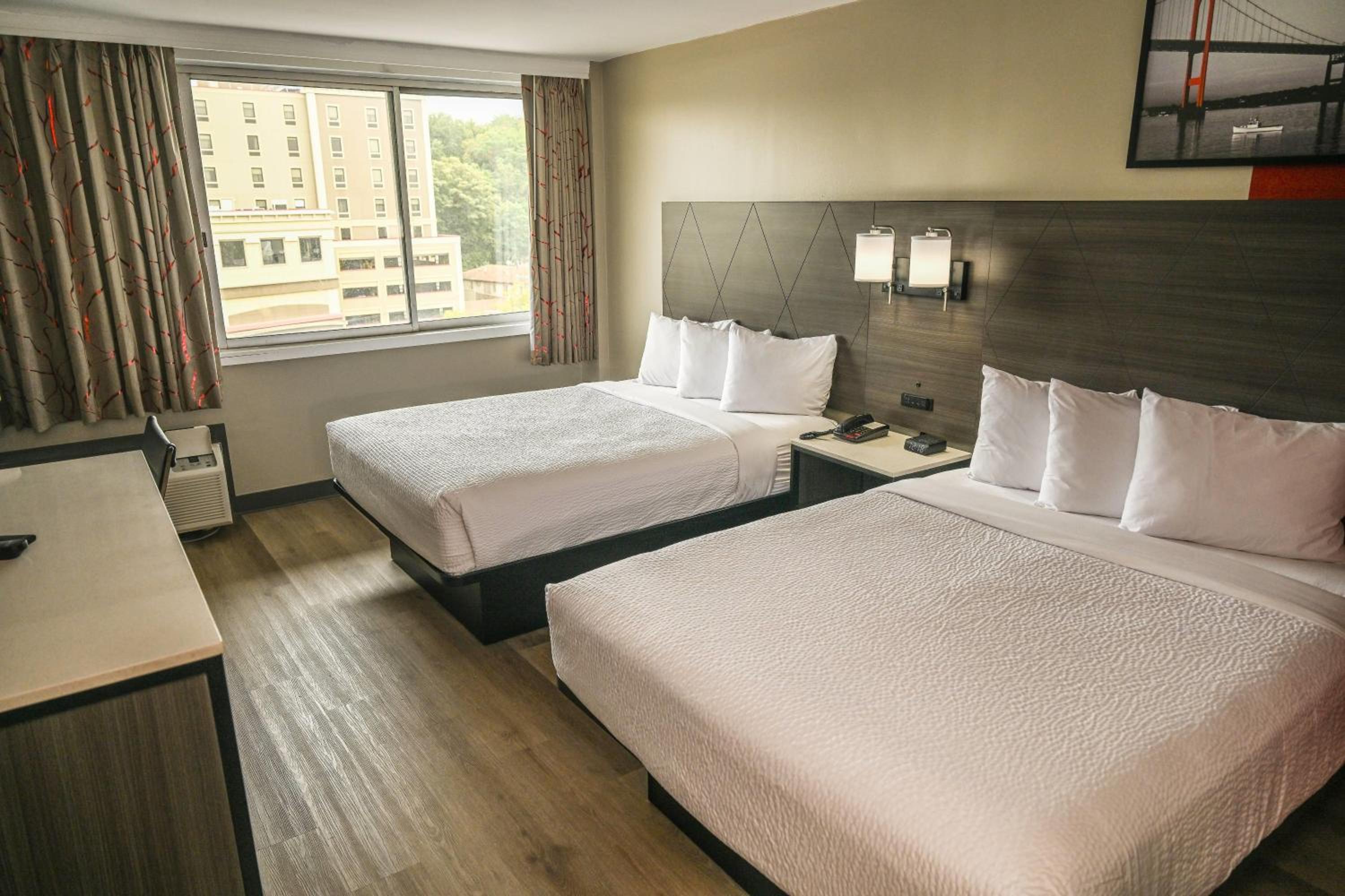 Queen Room with Two Queen Beds - Non-Smoking - Photo 1