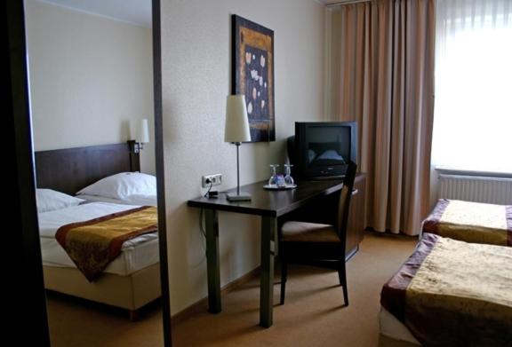 Double or Twin Room - Photo 2