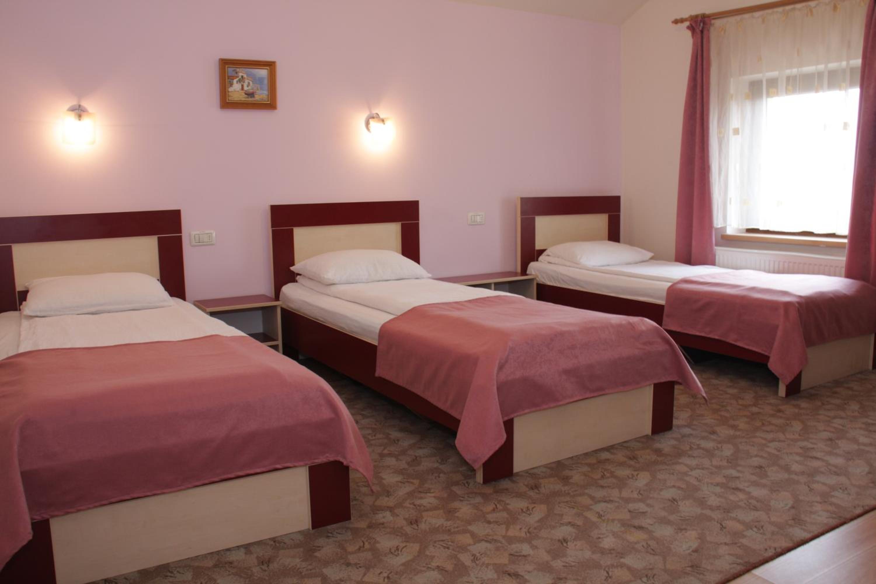 Triple Room - Photo 1