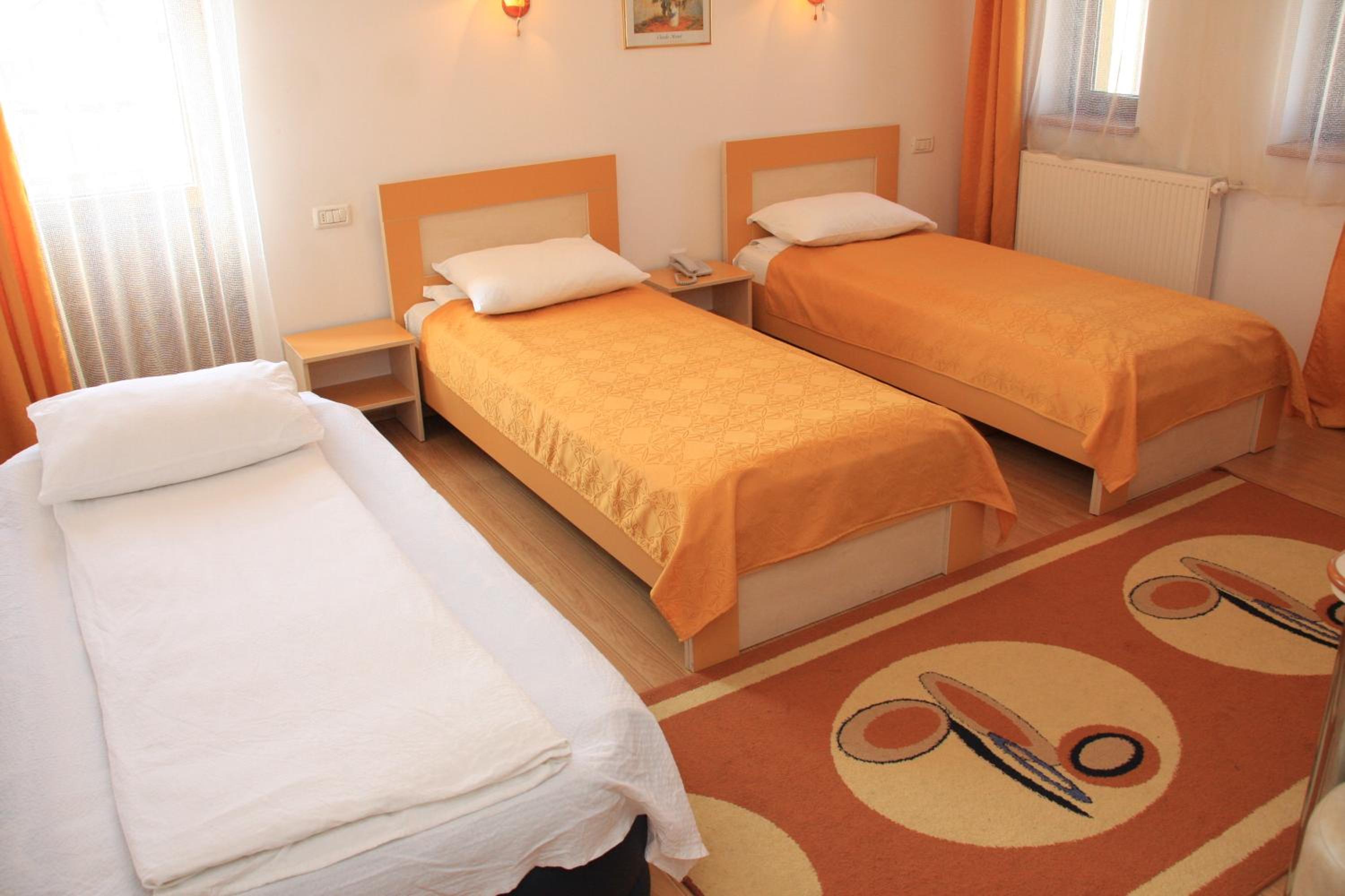 Triple Room - Photo 2