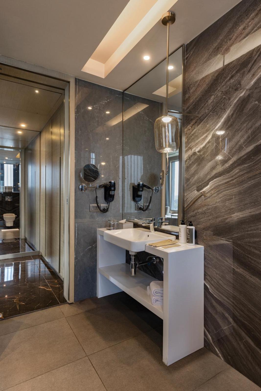 Superior Double Suite 