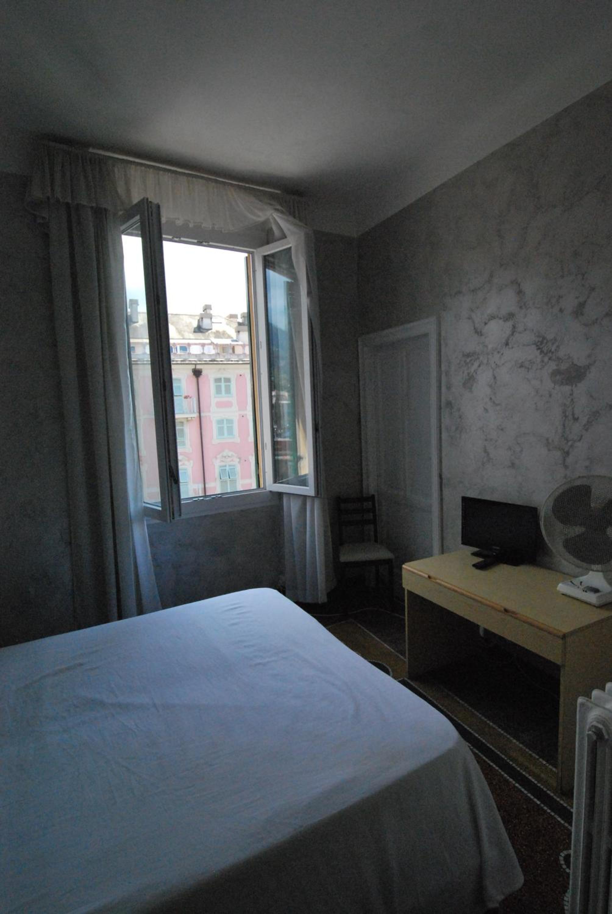 Double or Twin Room with Partial Sea View