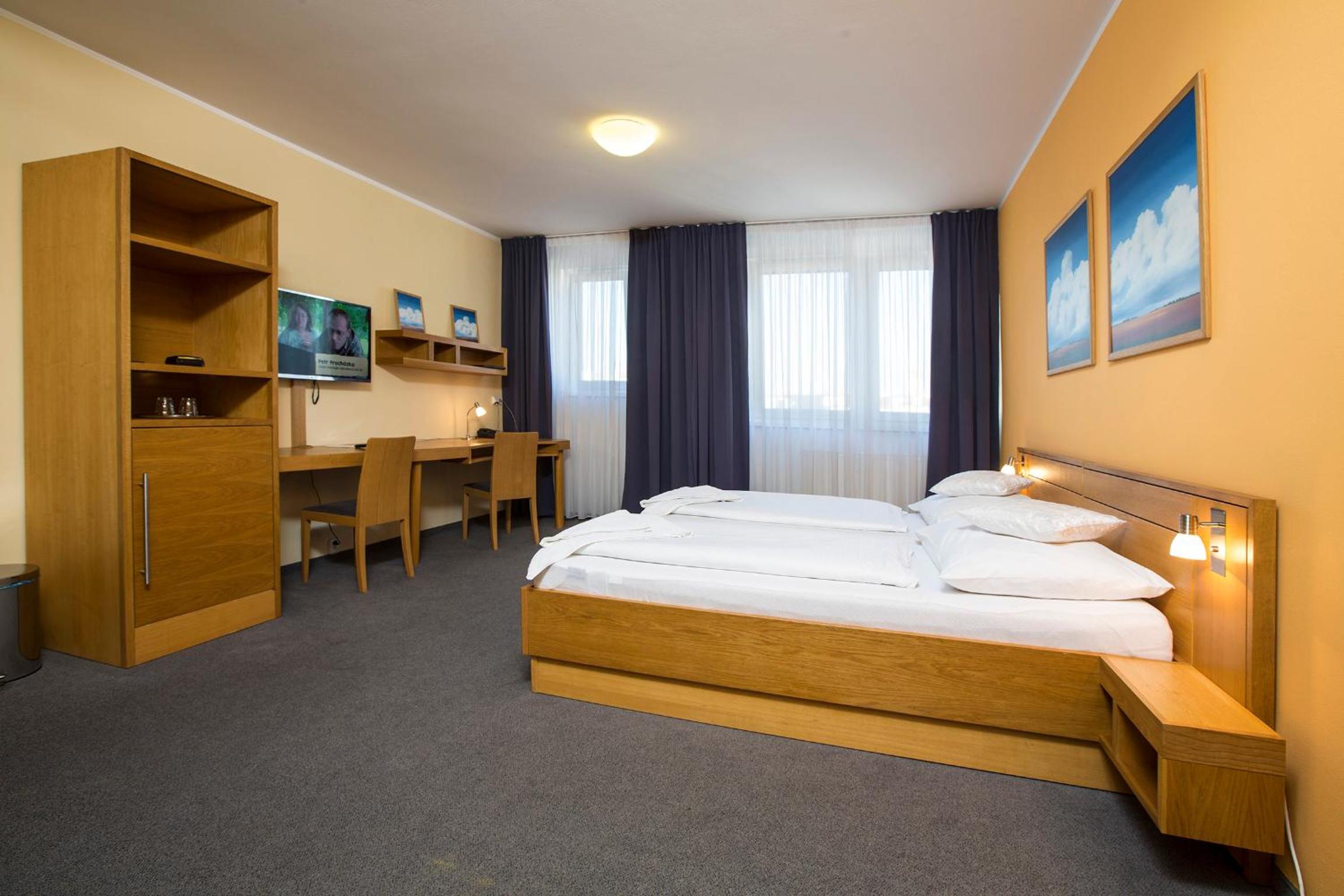 Standard Double or Twin Room photo 2
